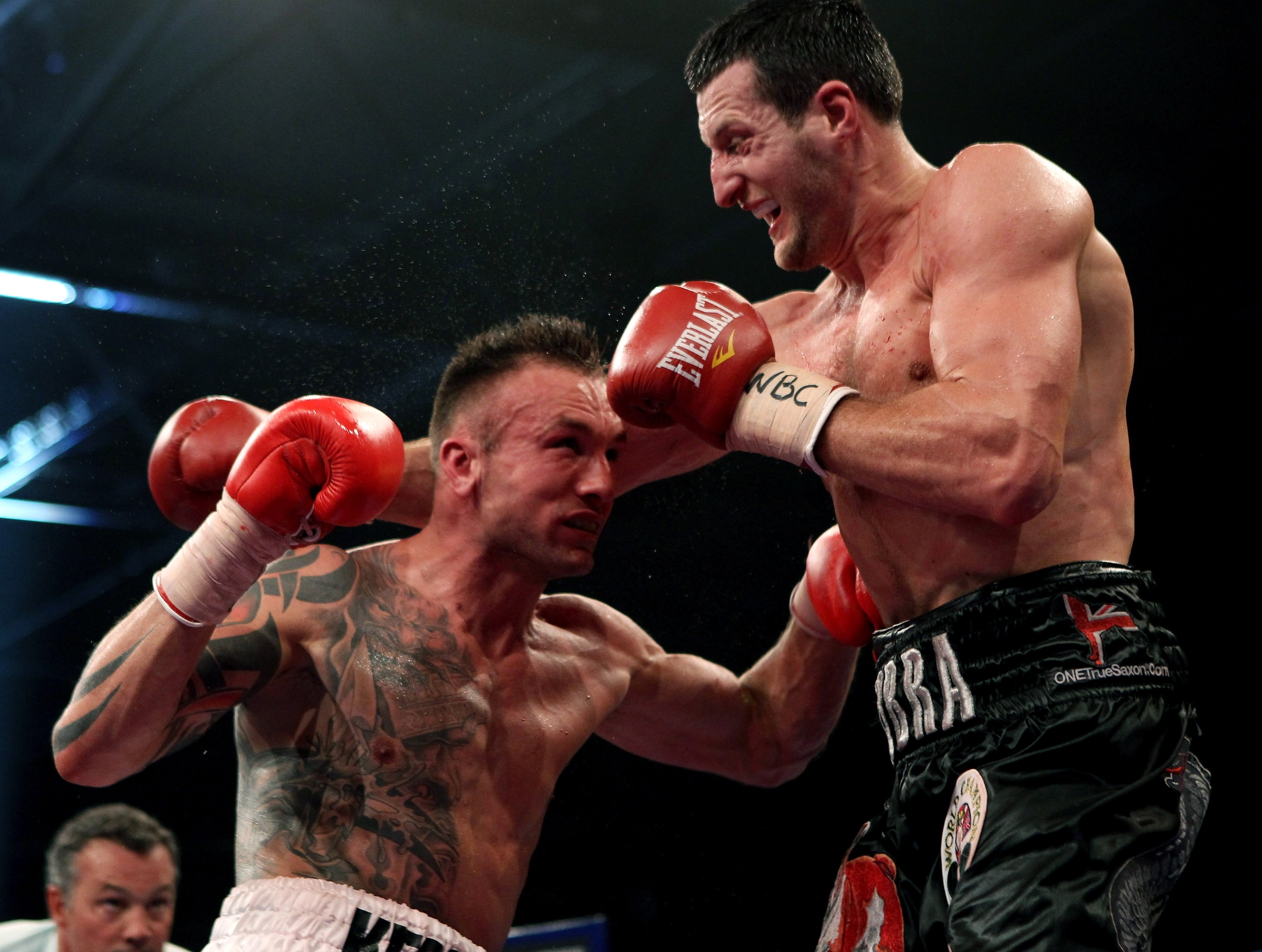 HERNING, DENMARK - APRIL 24: Mikkel Kessler (L) of Denmark and Carl Froch of England in action during their Super Six WBC Super Middleweight title fight at MCH Messecenter Arena on April 24, 2010 in Herning, Denmark. (Photo by John Gichigi/Getty Images) HERNING, DENMARK - APRIL 24: Mikkel Kessler (L) of Denmark and Carl Froch of England in action during their Super Six WBC Super Middleweight title fight at MCH Messecenter Arena on April 24, 2010 in Herning, Denmark. (Photo by John Gichigi/Getty Images)