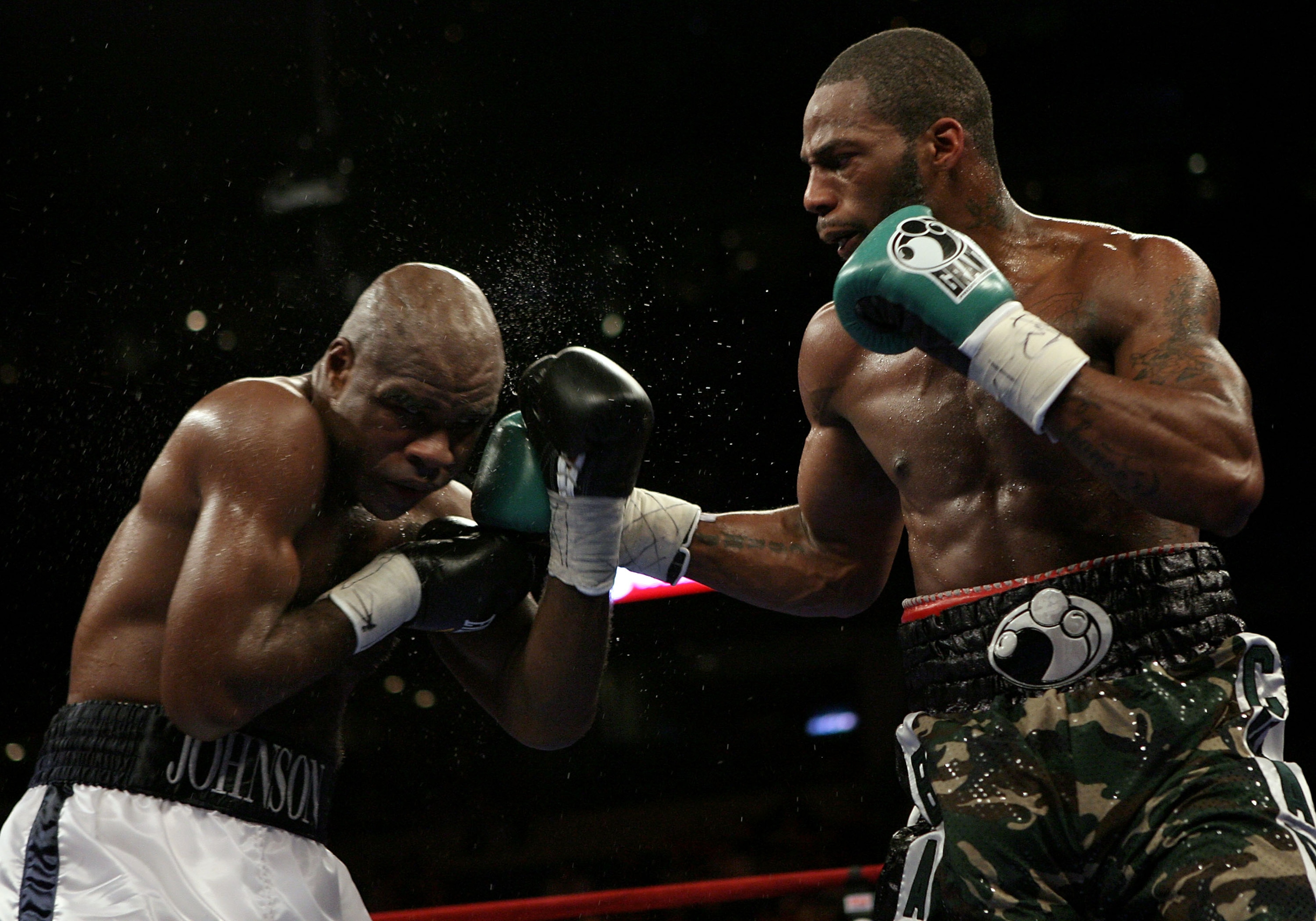 TAMPA, FLORIDA - APRIL 12:   Action between Chad Dawson (R) and  Glen Johnson during the WBC Light Heavyweight title fight on Saturday April 12, 2008 at St. Pete Times Forum, Tampa, Florida.  (Photo by John Gichigi/Getty Images)