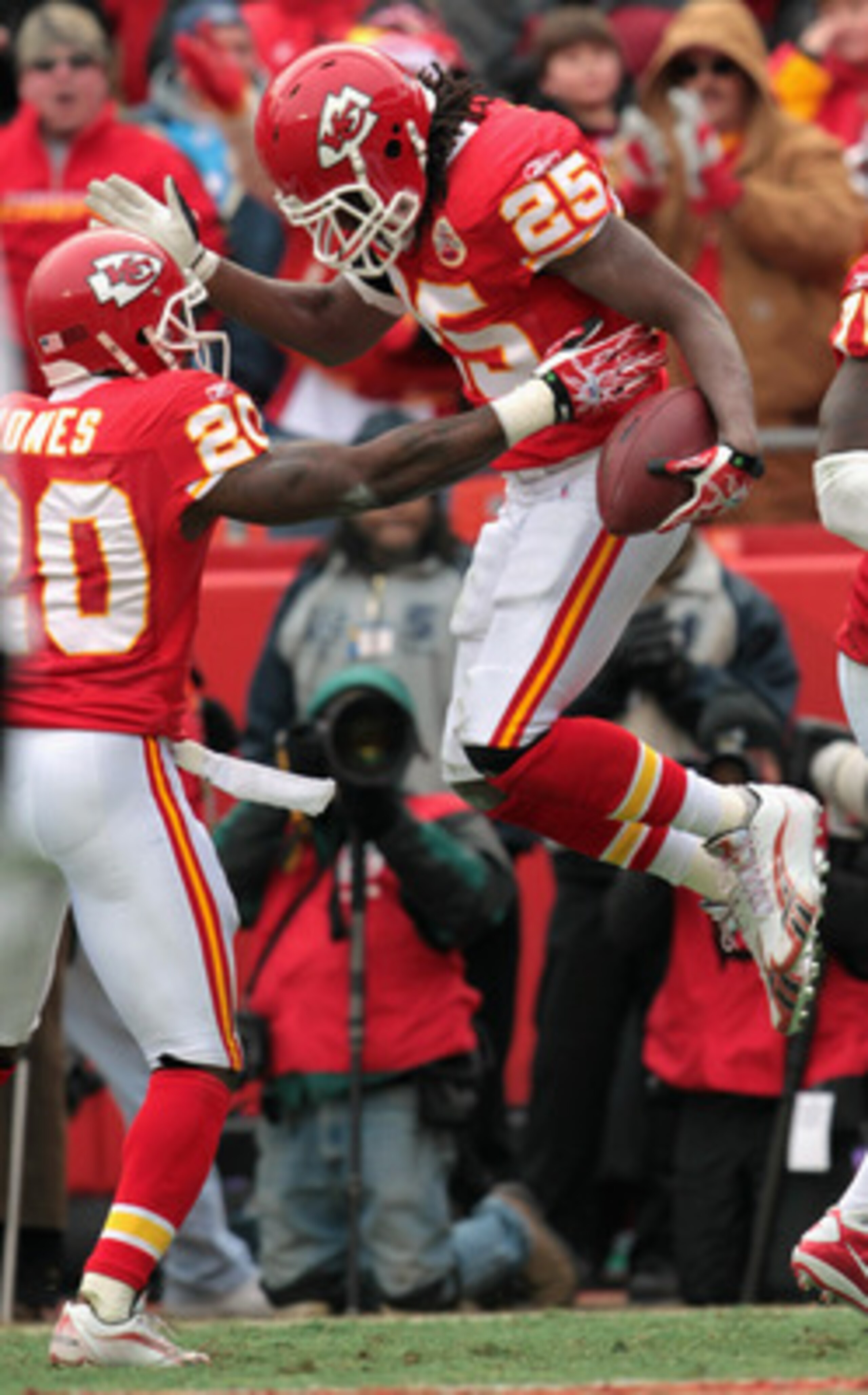 KANSAS CITY, MO - DECEMBER 26:  Jamaal Charles #25 of the Kansas City Chiefs celebrates with Thomas Jones #20 after scoring a touchdown during the game against the Tennessee Titans on December 26, 2010 at Arrowhead Stadium in Kansas City, Missouri.  (Phot