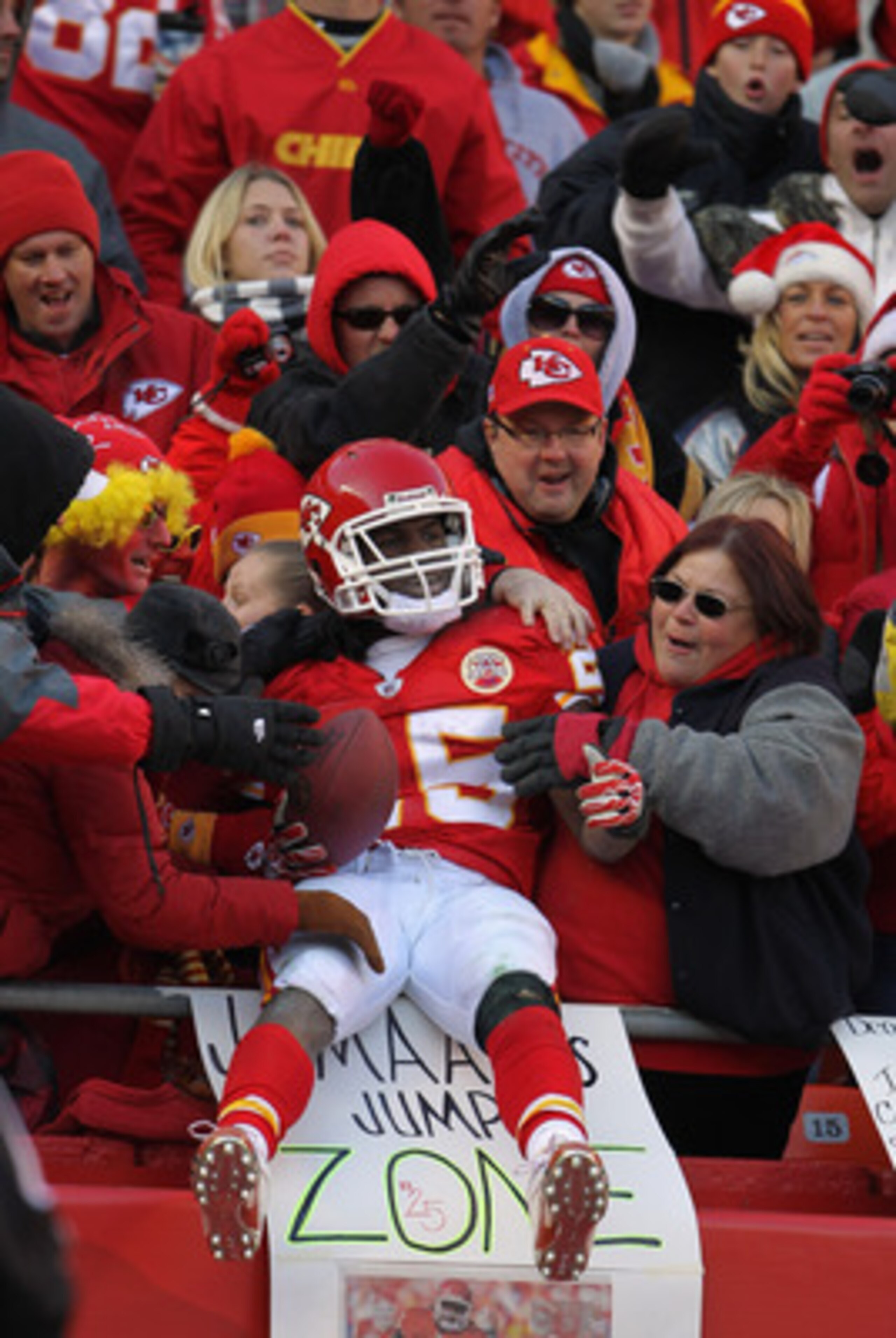 KANSAS CITY, MO - DECEMBER 05:  Jamaal Charles #25 of the Kansas City Chiefs in action during the game against the Denver Broncos on December 5, 2010 at Arrowhead Stadium in Kansas City, Missouri.  (Photo by Jamie Squire/Getty Images)