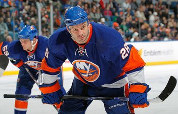 UNIONDALE, NY - FEBRUARY 21:  Zenon Konopka #28 of the New York Islanders waits for a faceoff during an NHL hockey game against the Florida Panthers at the Nassau Coliseum on February 21, 2011 in Uniondale, New York.  (Photo by Paul Bereswill/Getty Images