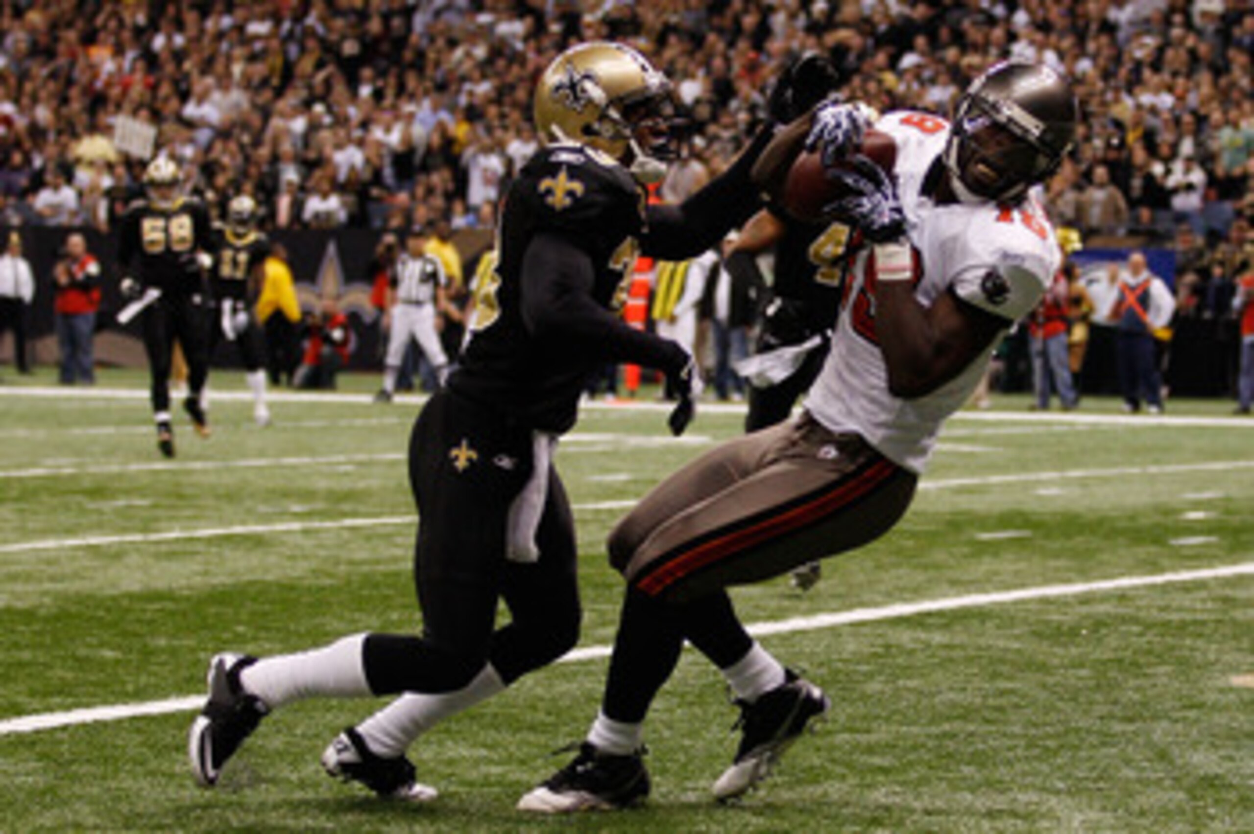 NEW ORLEANS, LA - JANUARY 02:  Mike Williams #19 of the Tampa Bay Buccaneers catches a touchdown pass over Jabari Greer #33 of the New Orleans Saints at the Louisiana Superdome on January 2, 2011 in New Orleans, Louisiana.  The Buccaneers defeated the Sai