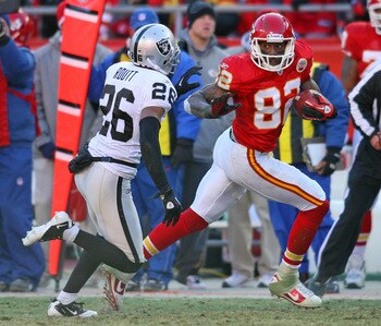 KANSAS CITY, MO - JANUARY 02: Wide receiver Dwayne Bowe #82 of the Kansas City Chiefs runs down field in a game against the Oakland Raiders at Arrowhead Stadium on January 2, 2011 in Kansas City, Missouri. (Photo by Tim Umphrey/Getty Images) KANSAS CITY, MO - JANUARY 02: Wide receiver Dwayne Bowe #82 of the Kansas City Chiefs runs down field in a game against the Oakland Raiders at Arrowhead Stadium on January 2, 2011 in Kansas City, Missouri. (Photo by Tim Umphrey/Getty Images)