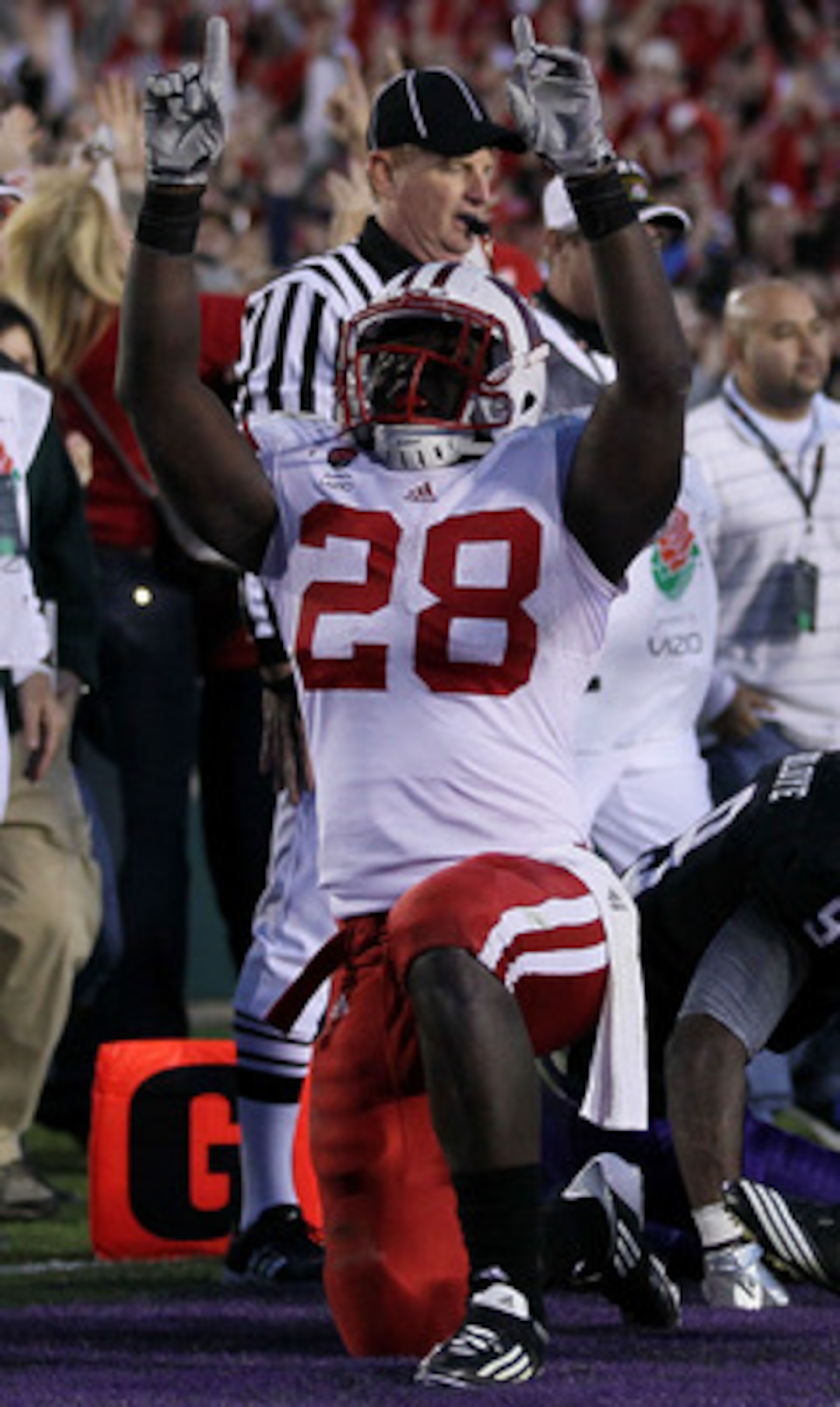 PASADENA, CA - JANUARY 01:  Running back Montee Ball #28 of the Wisconsin Badgers celebrates a touchdown against the TCU Horned Frogs during the 97th Rose Bowl game on January 1, 2011 in Pasadena, California.  (Photo by Stephen Dunn/Getty Images)