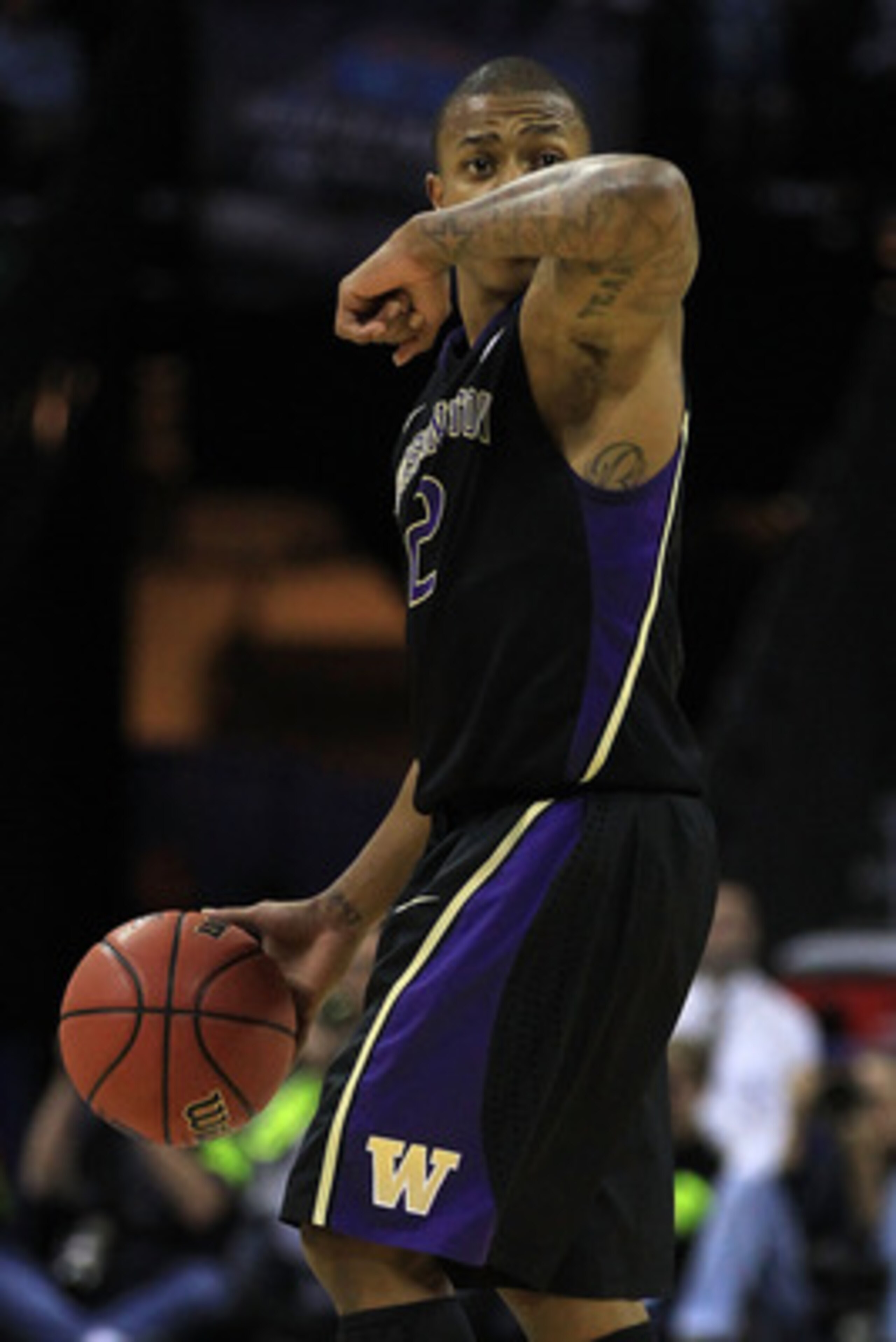 CHARLOTTE, NC - MARCH 20:  Isaiah Thomas #2 of the Washington Huskies moves the ball while taking on the North Carolina Tar Heels during the third round of the 2011 NCAA men's basketball tournament at Time Warner Cable Arena on March 20, 2011 in Charlotte