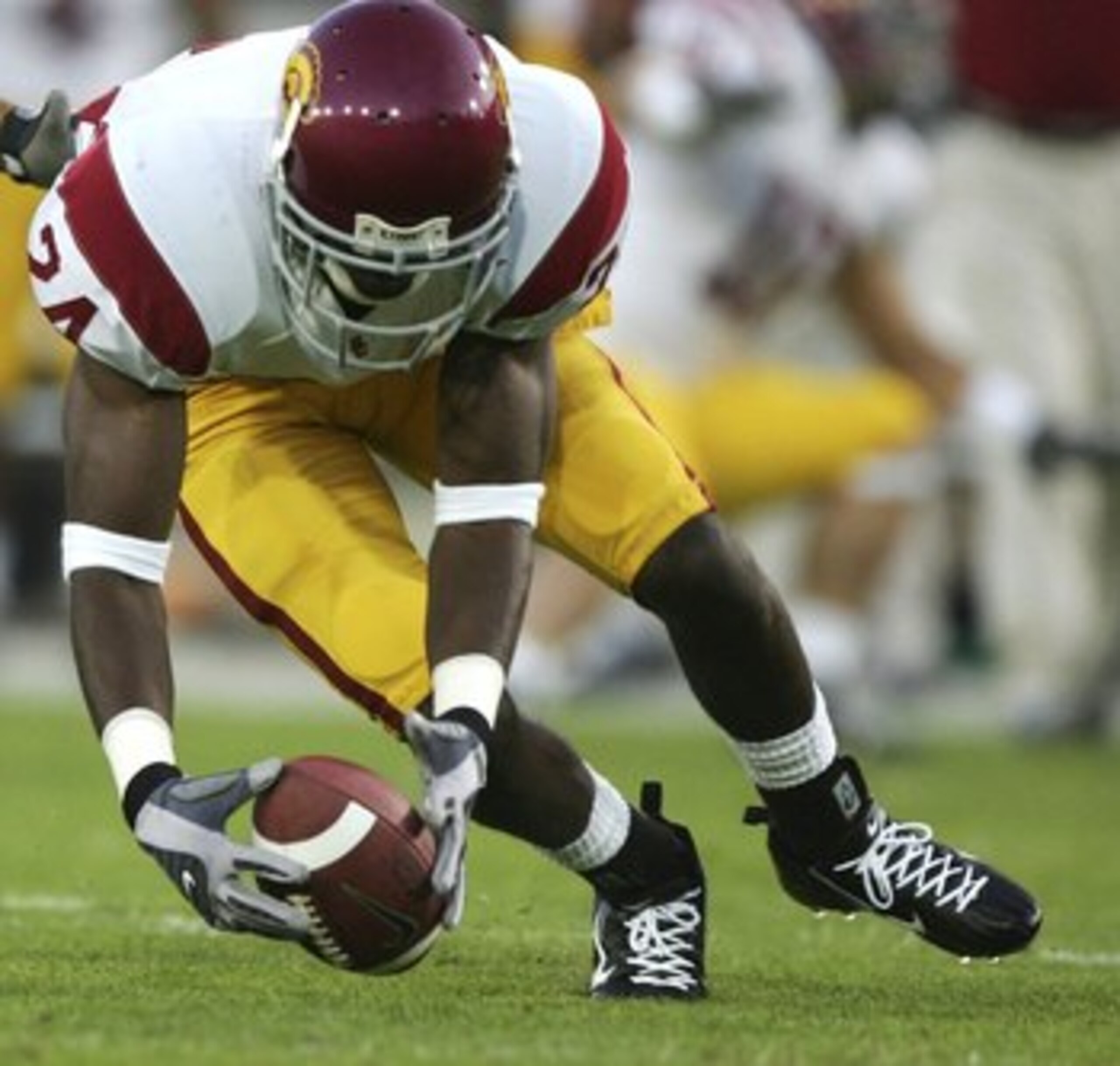 PALO ALTO, CA - NOVEMBER 4: Shareece Wright #24of the USC Trojans picks up a fumble past Jerome Jackson #47 of the Stanford Cardinal during a game on November 4, 2006 at Stanford Stadium in Palo Alto, California.  (Photo by Jed Jacobsohn/Getty Images)