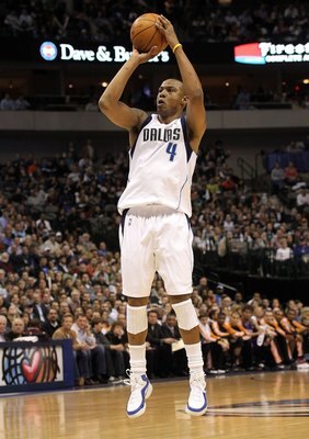 DALLAS - FEBRUARY 17:  Forward Caron Butler #4 of the Dallas Mavericks during play against the Phoenix Suns on February 17, 2010 at American Airlines Center in Dallas, Texas.  NOTE TO USER: User expressly acknowledges and agrees that, by downloading and/o