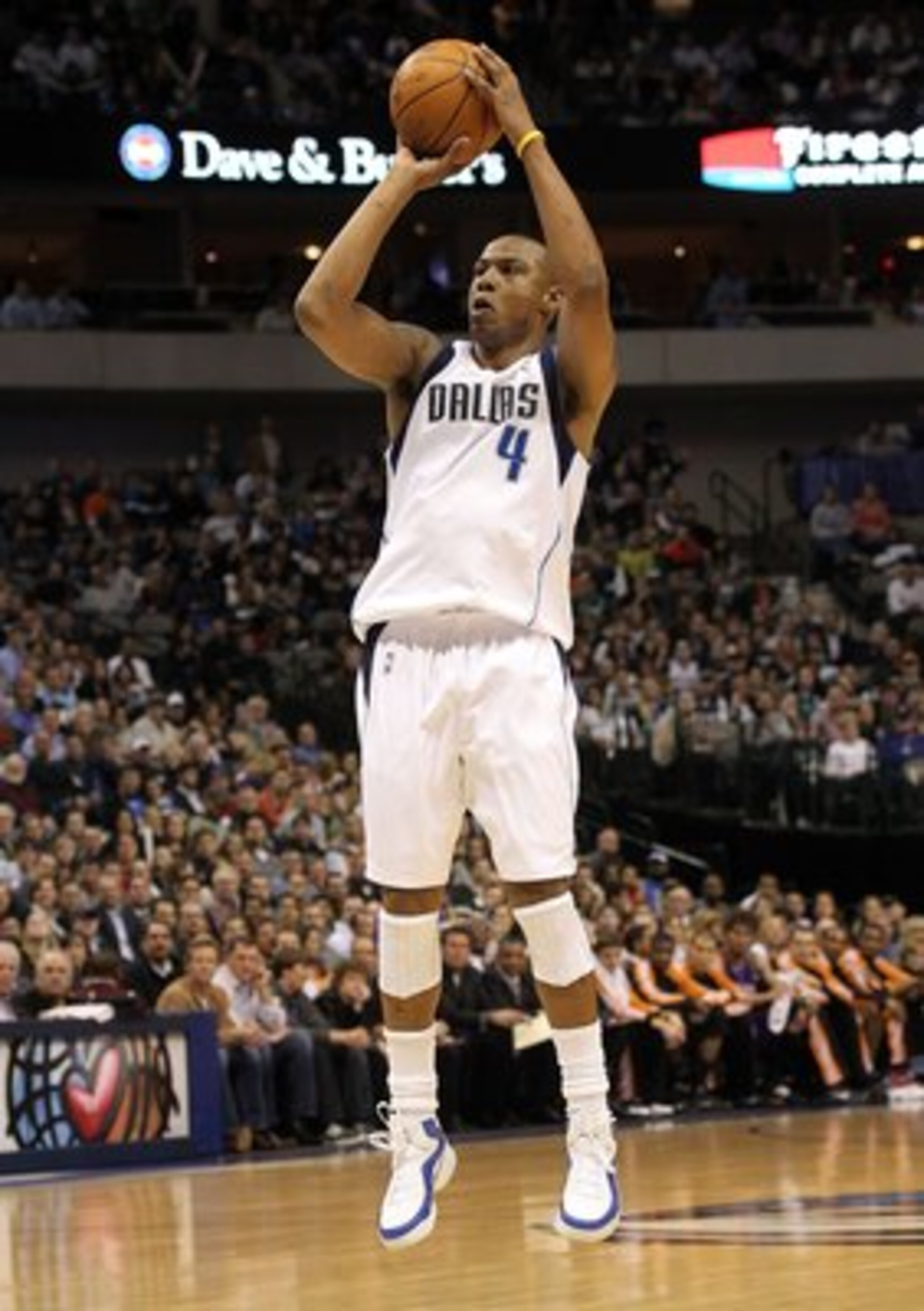 DALLAS - FEBRUARY 17:  Forward Caron Butler #4 of the Dallas Mavericks during play against the Phoenix Suns on February 17, 2010 at American Airlines Center in Dallas, Texas.  NOTE TO USER: User expressly acknowledges and agrees that, by downloading and/o