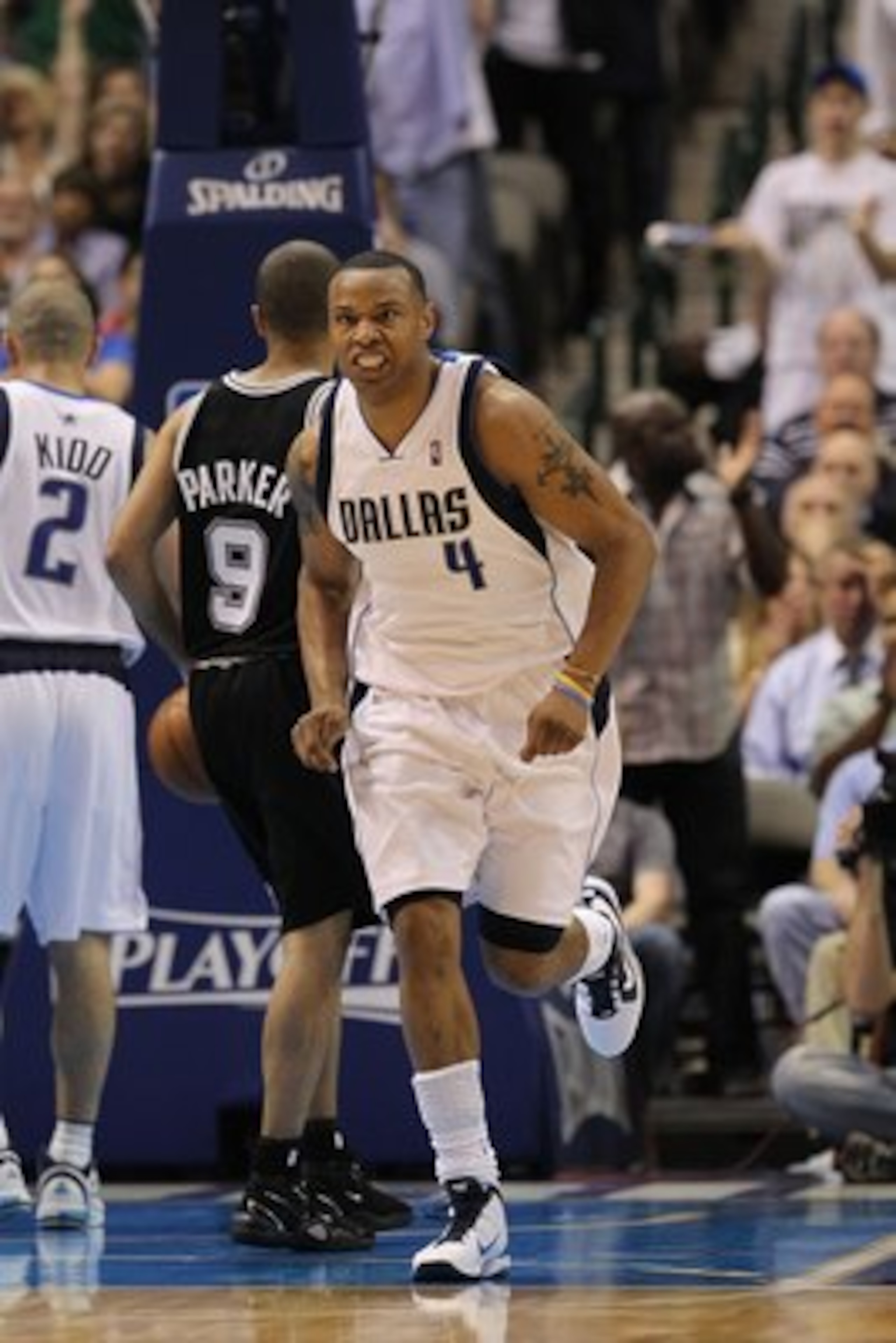 DALLAS - APRIL 27:  Caron Butler #4 of the Dallas Mavericks in Game Five of the Western Conference Quarterfinals during the 2010 NBA Playoffs at American Airlines Center on April 27, 2010 in Dallas, Texas. NOTE TO USER: User expressly acknowledges and agr