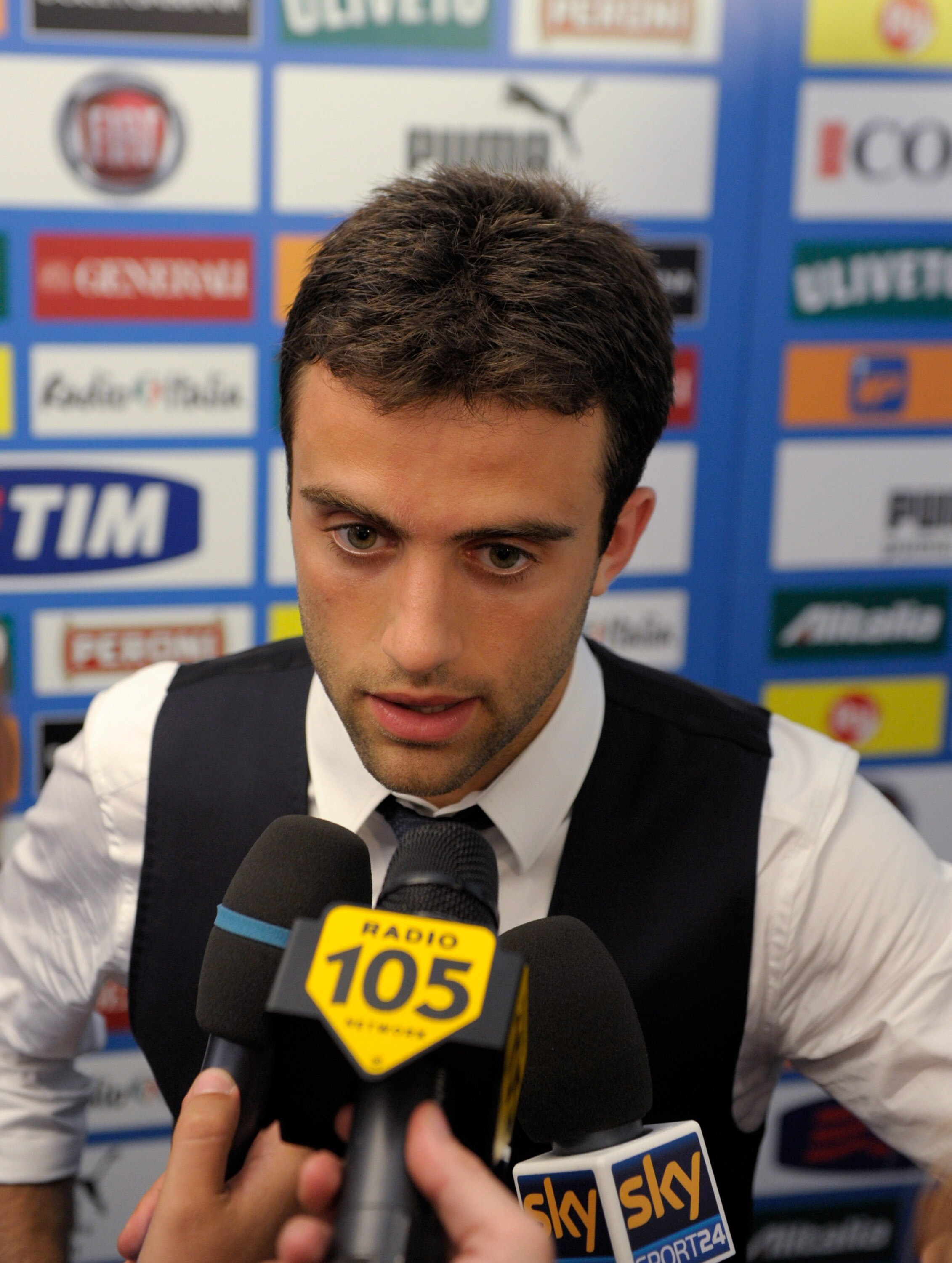 MODENA, ITALY - JUNE 02: Giuseppe Rossi of Italy attends a press conference ahead of the EURO 2012 Group C qualifier against Estonia at Alberto Braglia Stadium on June 2, 2011 in Modena, Italy. (Photo by Claudio Villa/Getty Images) MODENA, ITALY - JUNE 02: Giuseppe Rossi of Italy attends a press conference ahead of the EURO 2012 Group C qualifier against Estonia at Alberto Braglia Stadium on June 2, 2011 in Modena, Italy. (Photo by Claudio Villa/Getty Images)