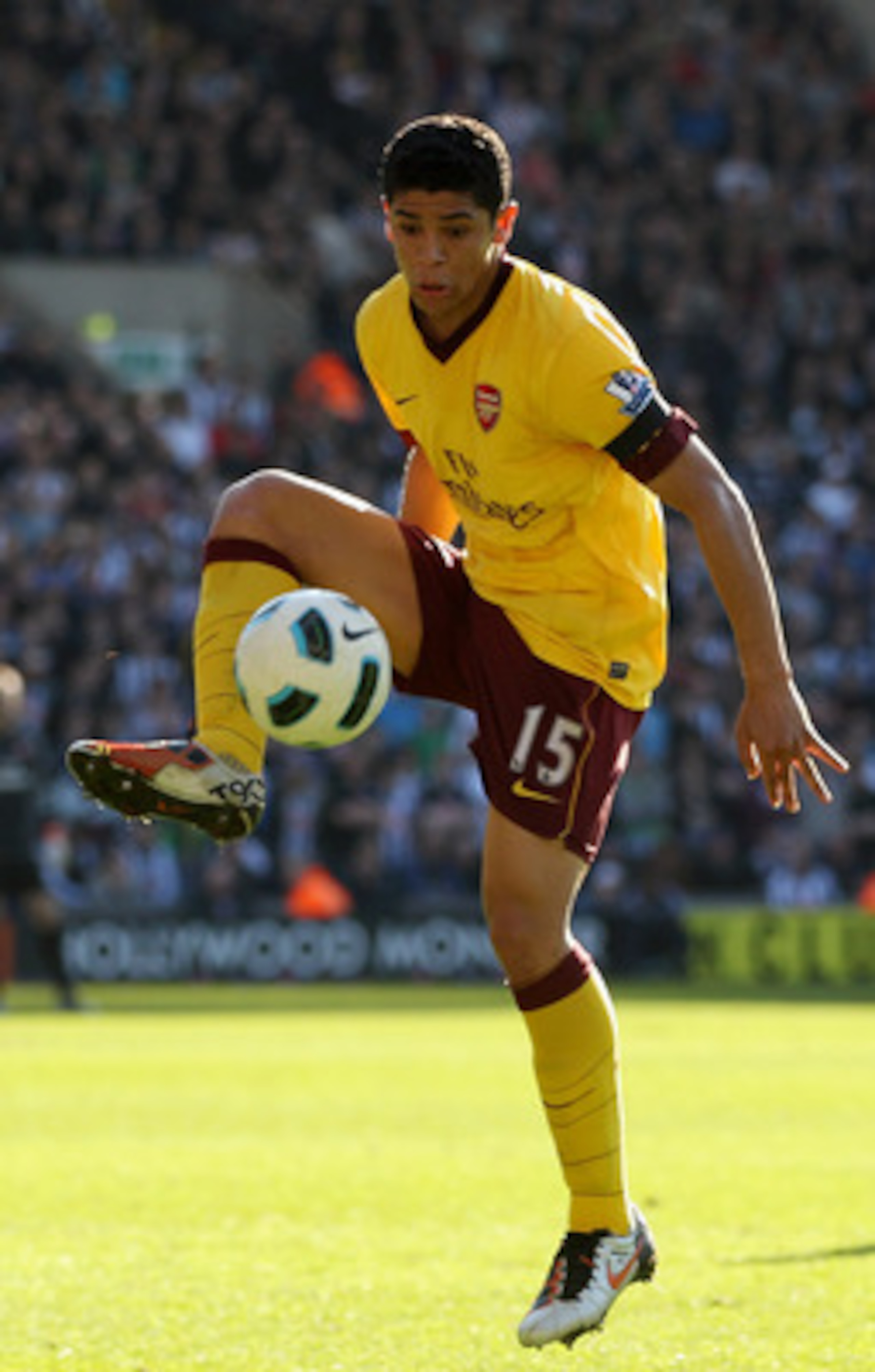 WEST BROMWICH, ENGLAND - MARCH 19:  Denilson of Arsenal in action during the Barclays Premier League match between West Bromwich Albion and Arsenal at The Hawthorns on March 19, 2011 in West Bromwich, England.  (Photo by Scott Heavey/Getty Images)