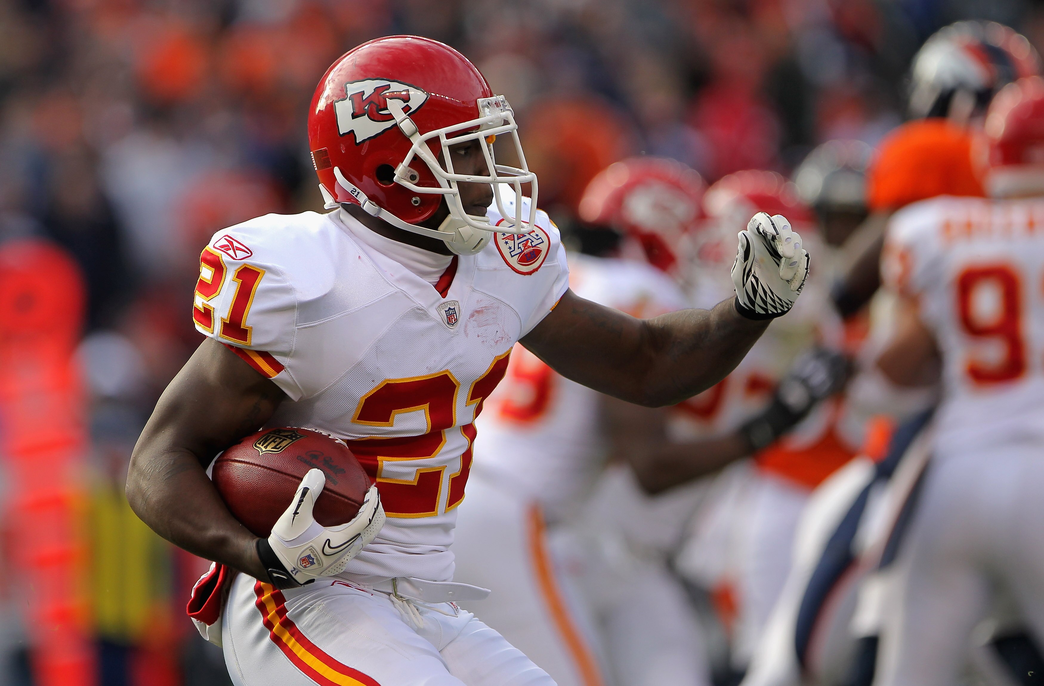 DENVER - NOVEMBER 14:  Javier Arenas #21 of the Kansas City Chiefs receives a kick off against the Denver Bronco at INVESCO Field at Mile High on November 14, 2010 in Denver, Colorado. The Broncos defeated the Chiefs 49-29.  (Photo by Doug Pensinger/Getty