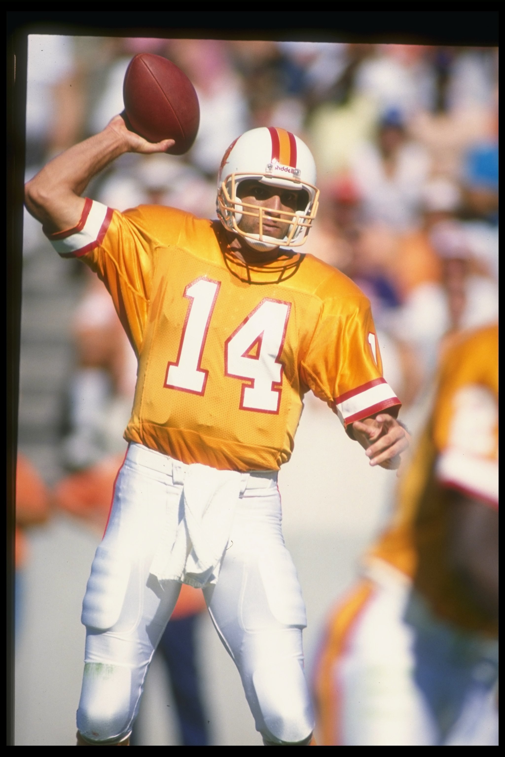 23 Oct 1988:  Quarterback Vinny Testaverde of the Tampa Bay Buccaneers prepares to pass the ball during a game against the Minnesota Vikings at Tampa Stadium in Tampa, Florida.  The Vikings won the game, 49-20. Mandatory Credit: Allen Dean Steele  /Allspo