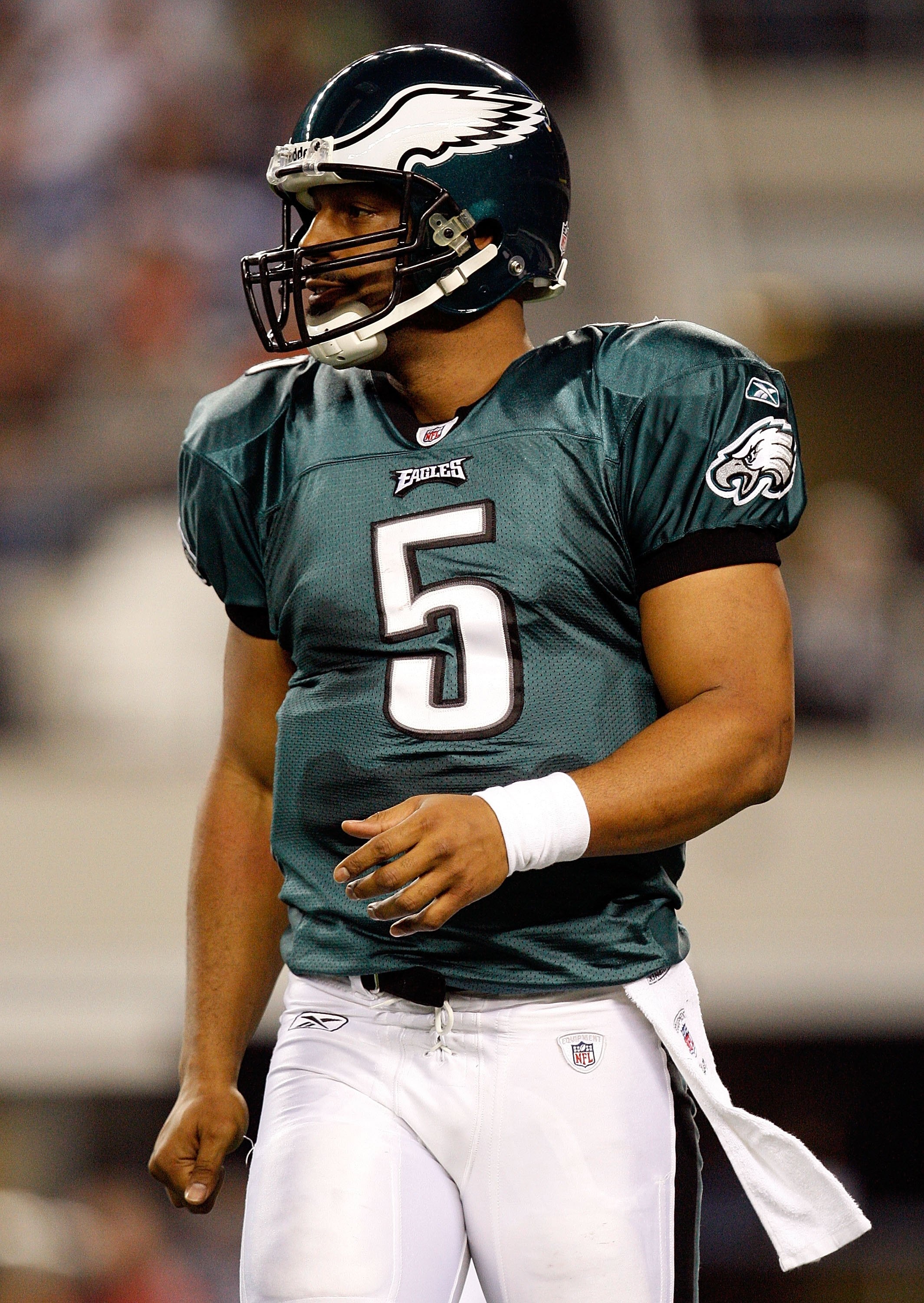 ARLINGTON, TX - JANUARY 03:  Quarterback Donovan McNabb #5 of the Philadelphia Eagles at Cowboys Stadium on January 3, 2010 in Arlington, Texas.  (Photo by Ronald Martinez/Getty Images)
