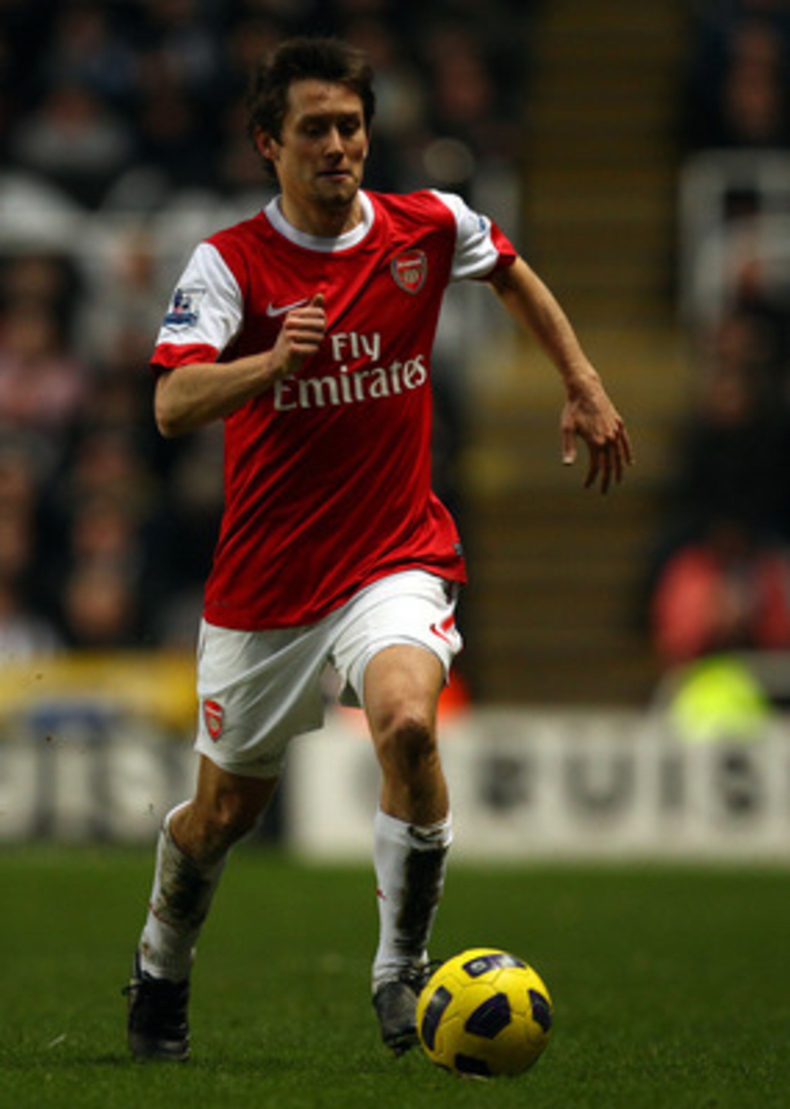 NEWCASTLE UPON TYNE, ENGLAND - FEBRUARY 05:  Tomas Rosicky of Arsenal in action during the Barclays Premier League match between Newcastle United and Arsenal at St James' Park on February 5, 2011 in Newcastle upon Tyne, England.  (Photo by Richard Heathco