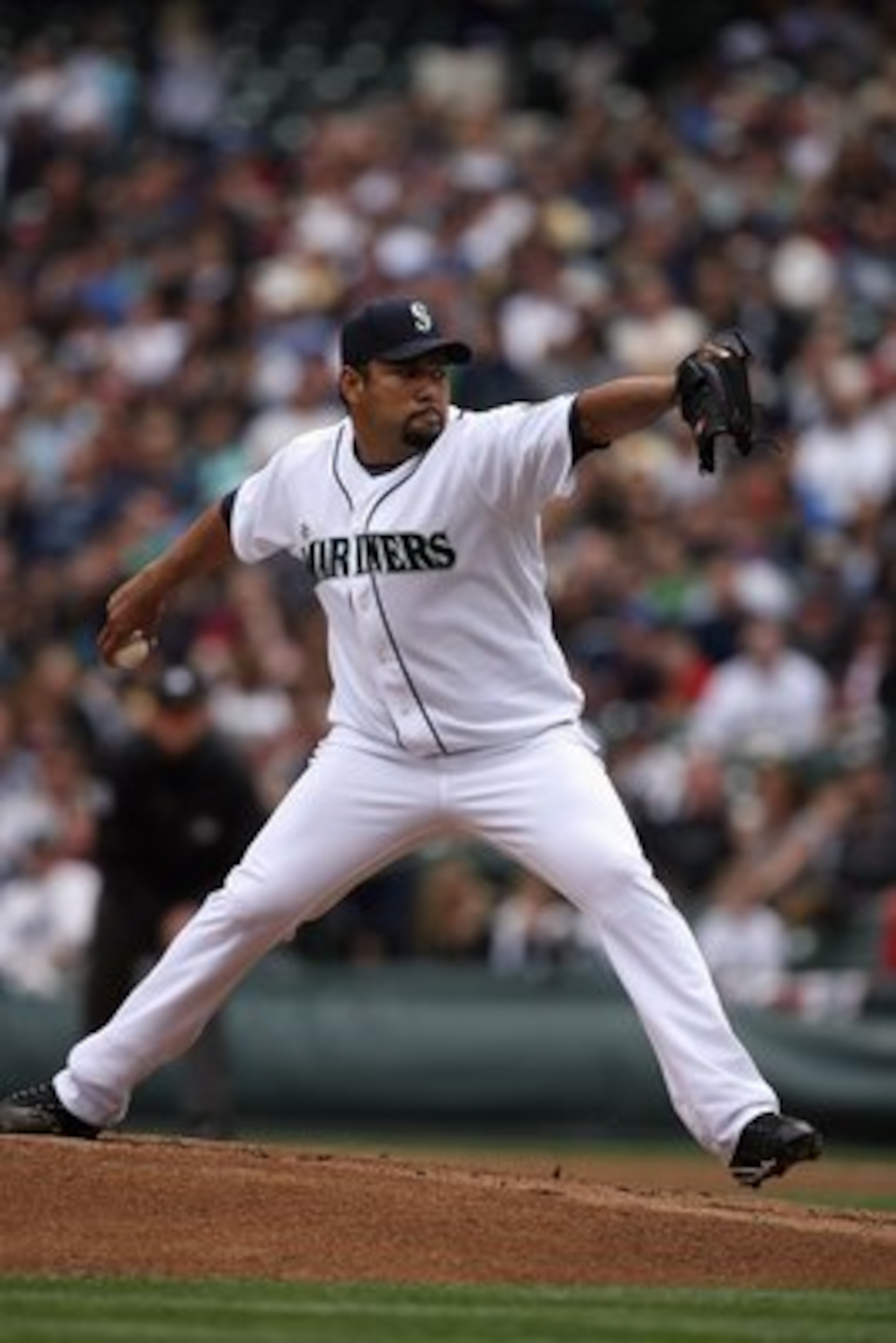 SEATTLE - APRIL 19:  Carlos Silva #52 of the Seattle Mariners pitches against the Detroit Tigers during the game on April 19, 2009 at Safeco Field in Seattle, Washington. (Photo by Otto Greule Jr/Getty Images)