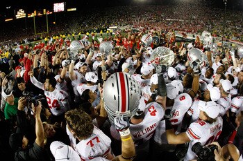 PASADENA, CA - JANUARY 01:  The Ohio State Buckeyes celebrate after a 26-17 win in the 96th Rose Bowl game over the Oregon Ducks on January 1, 2010 in Pasadena, California.  (Photo by Harry How/Getty Images)