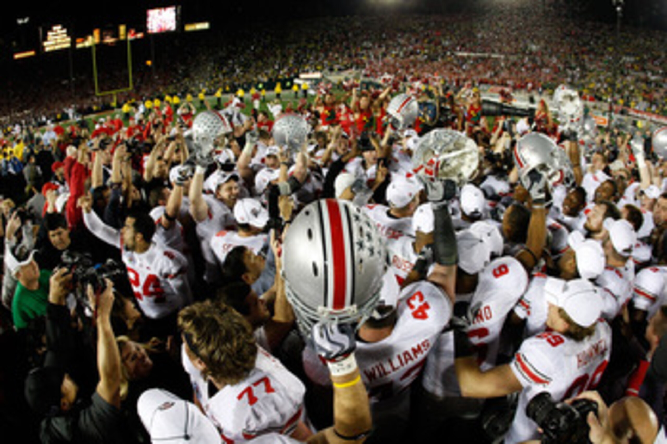 PASADENA, CA - JANUARY 01:  The Ohio State Buckeyes celebrate after a 26-17 win in the 96th Rose Bowl game over the Oregon Ducks on January 1, 2010 in Pasadena, California.  (Photo by Harry How/Getty Images)