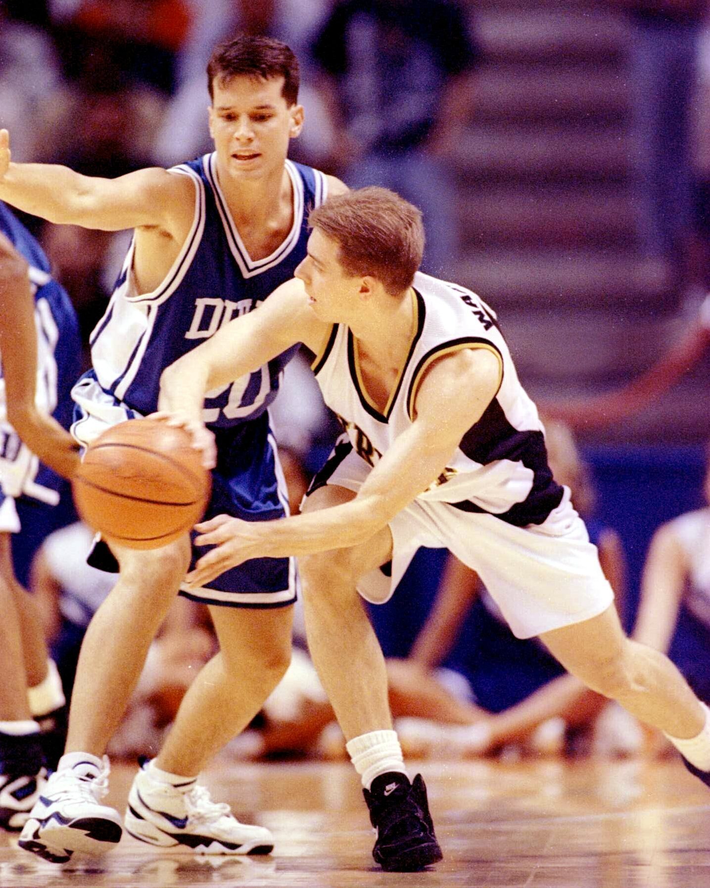 26 MARCH 1994:  PURDUE''S MATT WADDELL GETS A PASS BY DUKE''S CHRIS COLLINS DURING FIRST HALF ACTION IN THE SOUTHEAST REGIONAL NCAA CHAMPIONSHIP.  Mandatory Credit: Doug Pensinger/ALLSPORT