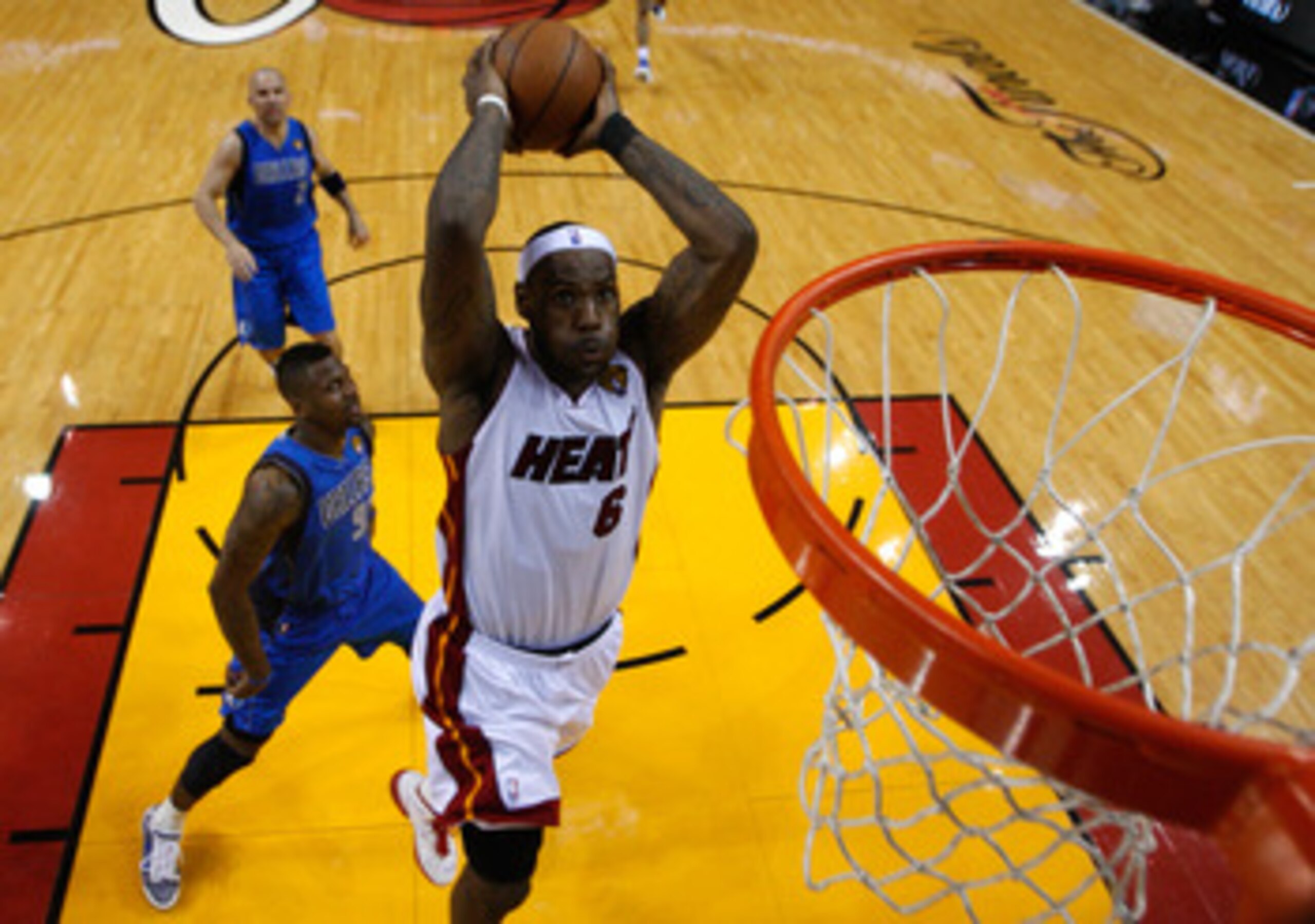 MIAMI, FL - JUNE 02:  LeBron James #6 of the Miami Heat dunks against DeShawn Stevenson #92 of the Dallas Mavericks in Game Two of the 2011 NBA Finals at American Airlines Arena on June 2, 2011 in Miami, Florida. The Mavericks won 95-92. NOTE TO USER: Use