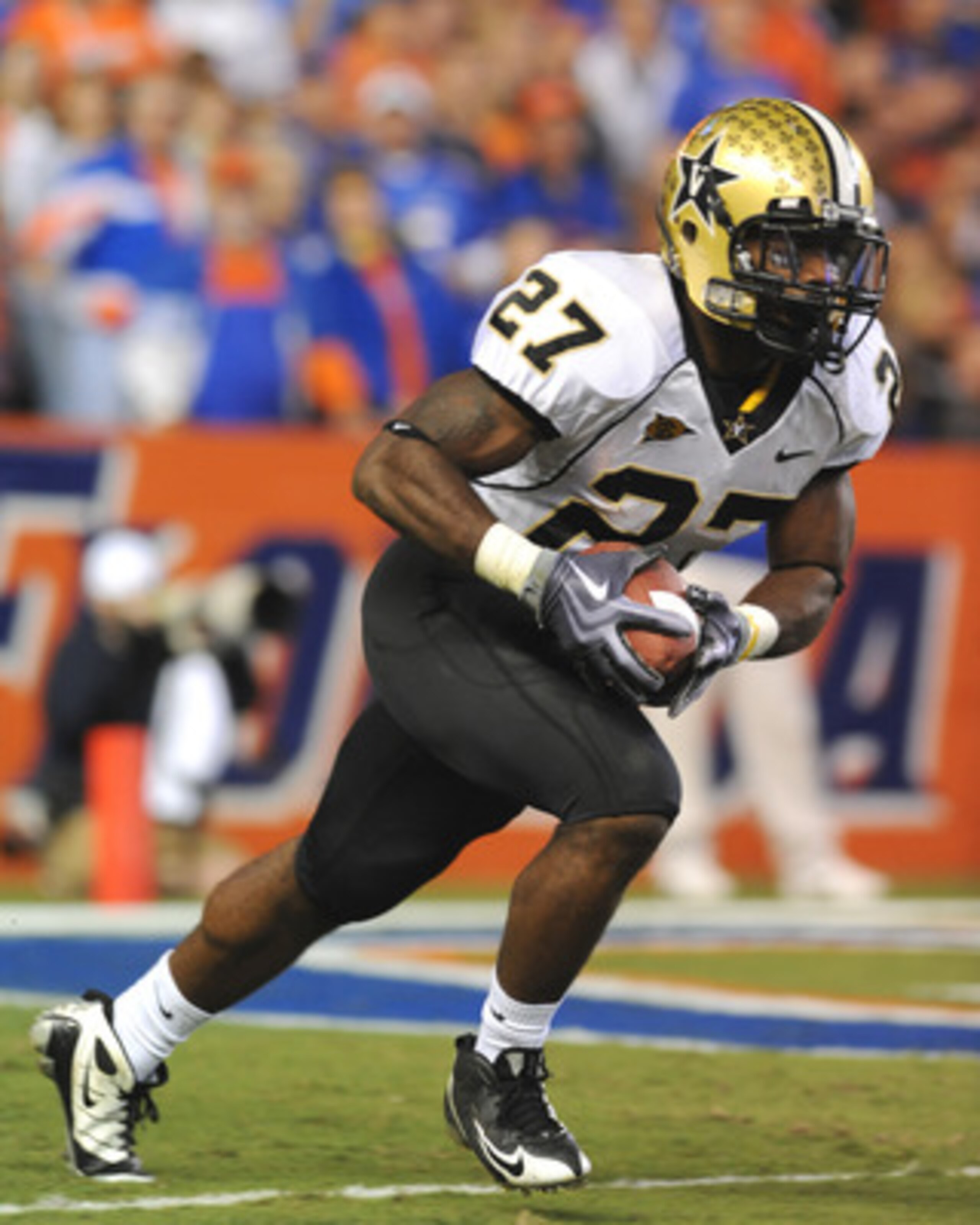 GAINESVILLE, FL - NOVEMBER 7: Running back Warren Norman #27 of the Vanderbilt Commodores rushes upfield with a kick against the Florida Gators November 7, 2009 at Ben Hill Griffin Stadium in Gainesville, Florida.  (Photo by Al Messerschmidt/Getty Images)