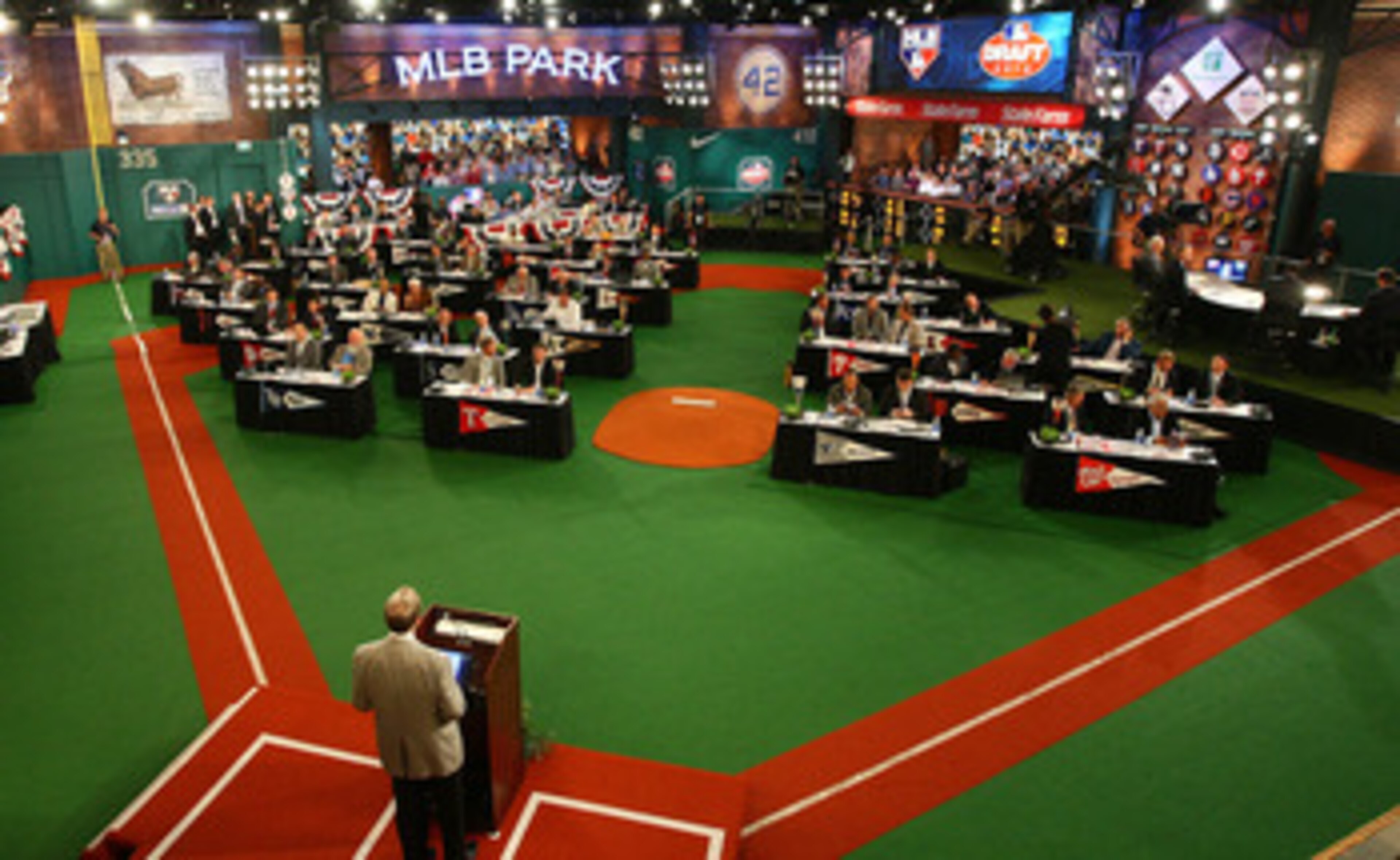 SECAUCUS, NJ - JUNE 07:  A general view of the MLB First Year Player Draft on June 7, 2010 held in Studio 42 at the MLB Network in Secaucus, New Jersey.  (Photo by Mike Stobe/Getty Images)