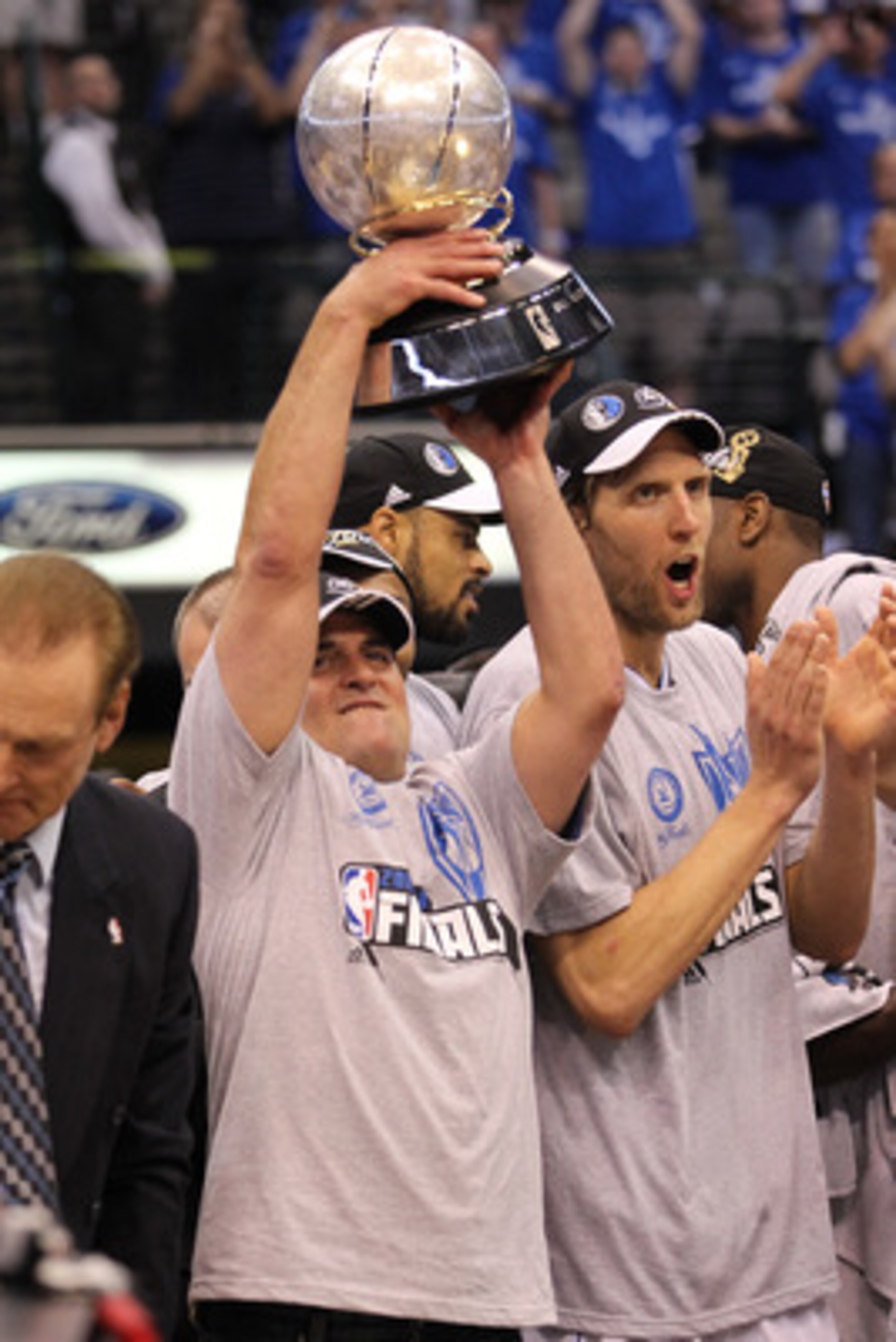 DALLAS, TX - MAY 25:  Owner Mark Cuban and the Dallas Mavericks celebrate their 100-96 victory against the Oklahoma City Thunder in Game Five of the Western Conference Finals during the 2011 NBA Playoffs at American Airlines Center on May 25, 2011 in Dall