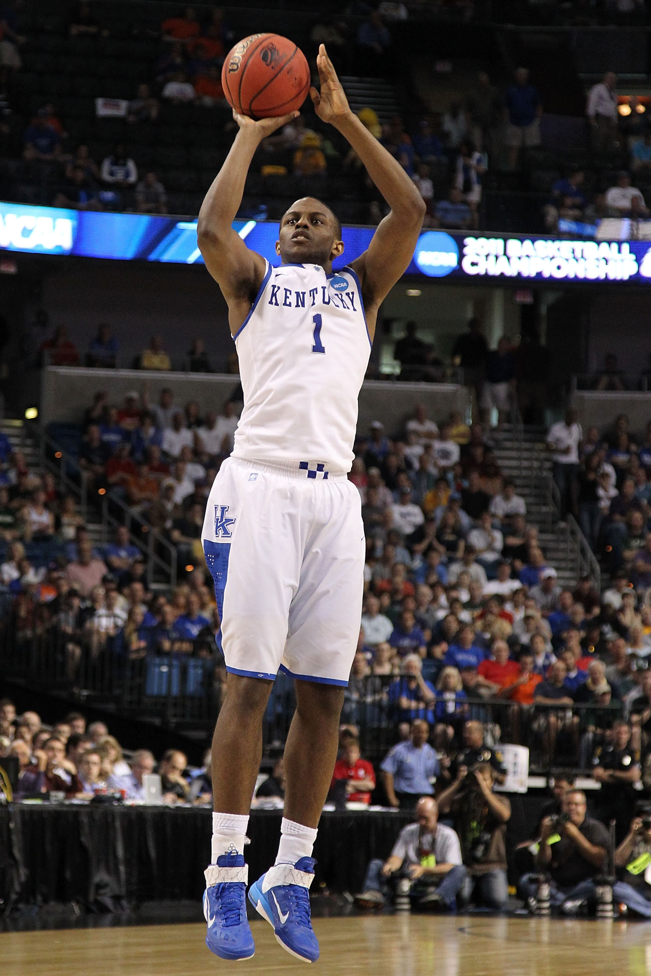 TAMPA, FL - MARCH 19:  Darius Miller #1 of the Kentucky Wildcats attempts a shot against West Virginia Mountaineers during the third round of the 2011 NCAA men's basketball tournament at St. Pete Times Forum on March 19, 2011 in Tampa, Florida.  (Photo by