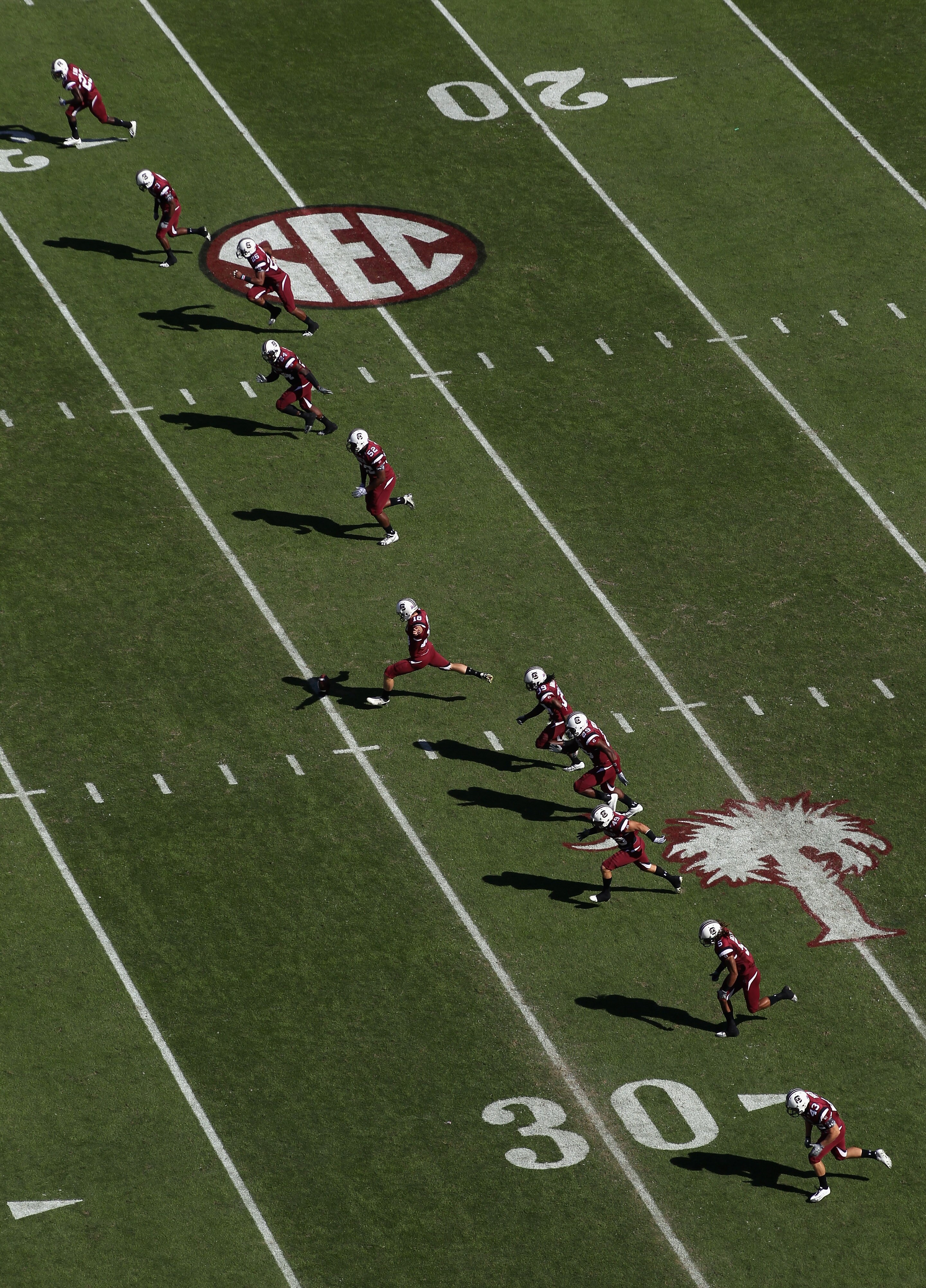 COLUMBIA, SC - OCTOBER 30:  A general view of a kick-off between the Tennessee Volunteers and South Carolina Gamecocks during their game at Williams-Brice Stadium on October 30, 2010 in Columbia, South Carolina.  (Photo by Streeter Lecka/Getty Images)