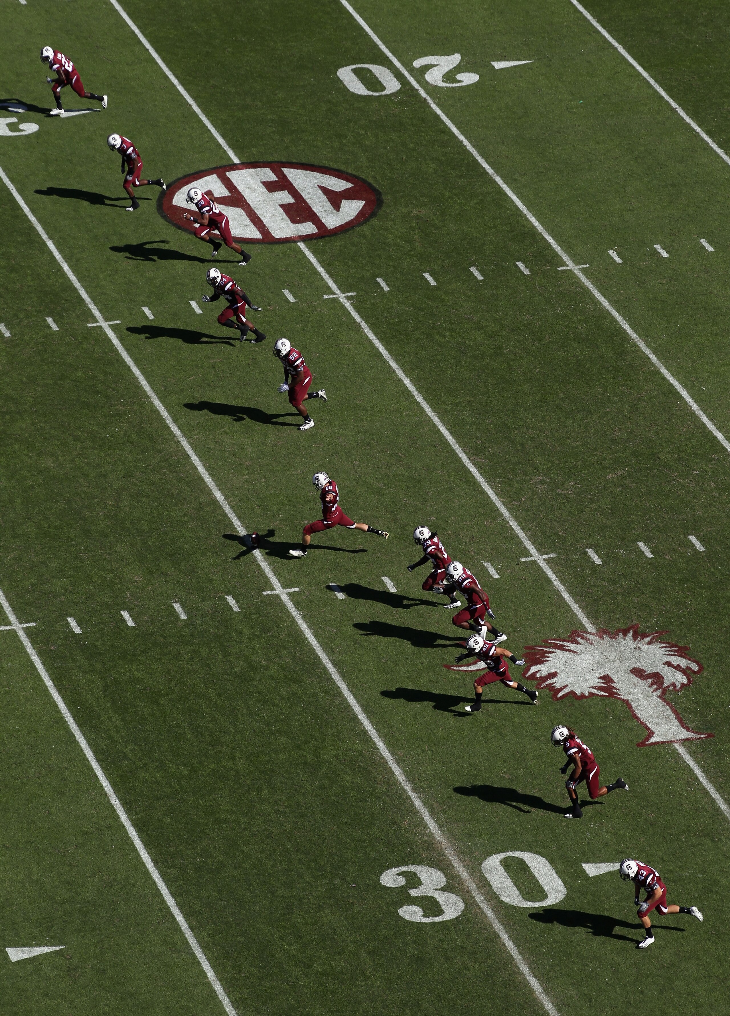 COLUMBIA, SC - OCTOBER 30:  A general view of a kick-off between the Tennessee Volunteers and South Carolina Gamecocks during their game at Williams-Brice Stadium on October 30, 2010 in Columbia, South Carolina.  (Photo by Streeter Lecka/Getty Images)