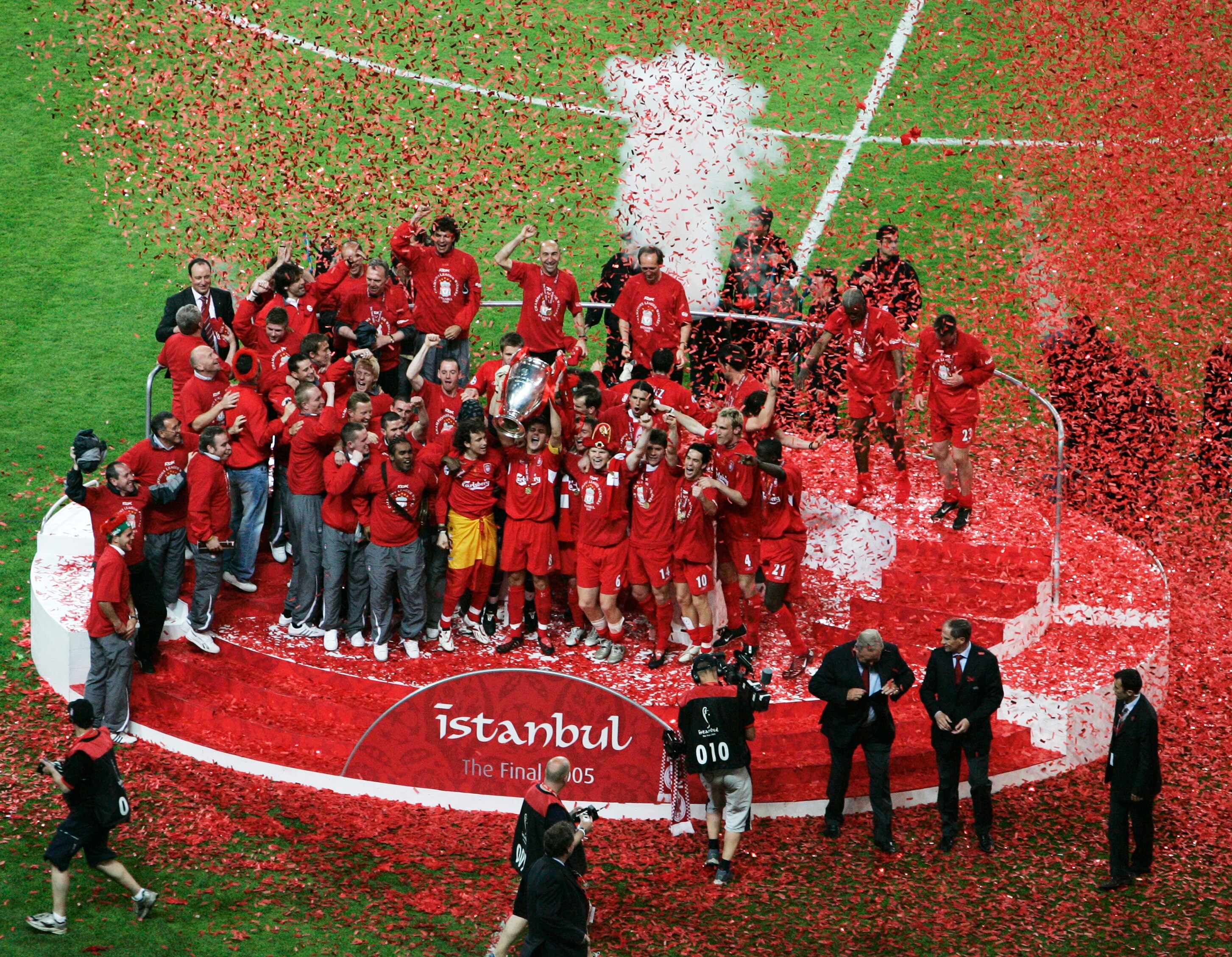 ISTANBUL, TURKEY - MAY 25:  Liverpool captain Steven Gerrard lifts the European Cup after Liverpool won the European Champions League final between Liverpool and AC Milan on May 25, 2005 at the Ataturk Olympic Stadium in Istanbul, Turkey.  (Photo by Getty