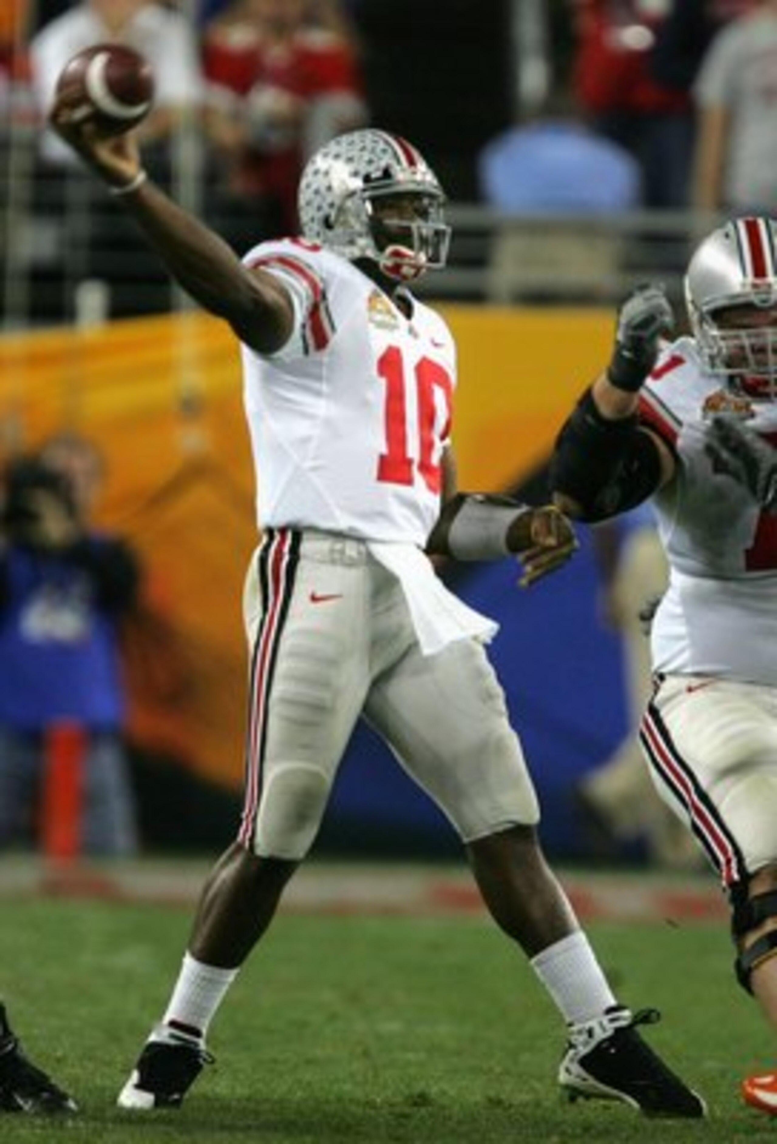 GLENDALE, AZ - JANUARY 08: Quarterback Troy Smith #10 of the Ohio State Buckeyes attempts a pass against the Florida Gators during the 2007 Tostitos BCS National Championship Game at the University of Phoenix Stadium on January 8, 2007 in Glendale, Arizo GLENDALE, AZ - JANUARY 08: Quarterback Troy Smith #10 of the Ohio State Buckeyes attempts a pass against the Florida Gators during the 2007 Tostitos BCS National Championship Game at the University of Phoenix Stadium on January 8, 2007 in Glendale, Arizo