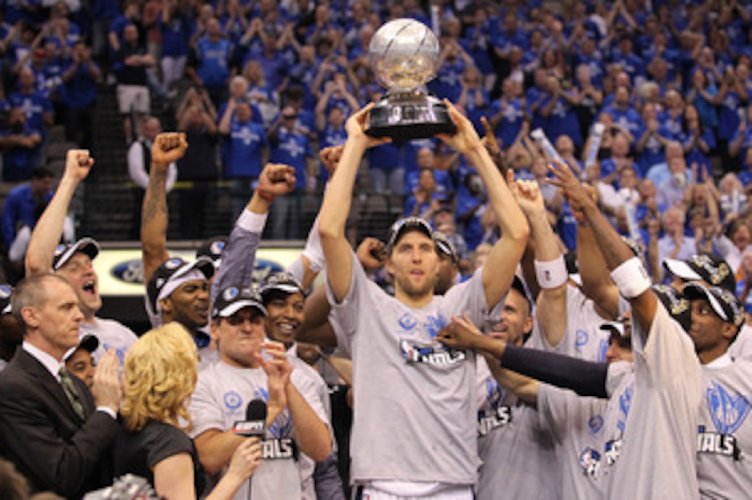 DALLAS, TX - MAY 25:  Dirk Nowitzki #41 and the Dallas Mavericks celebrate their 100-96 victory against the Oklahoma City Thunder in Game Five of the Western Conference Finals during the 2011 NBA Playoffs at American Airlines Center on May 25, 2011 in Dal