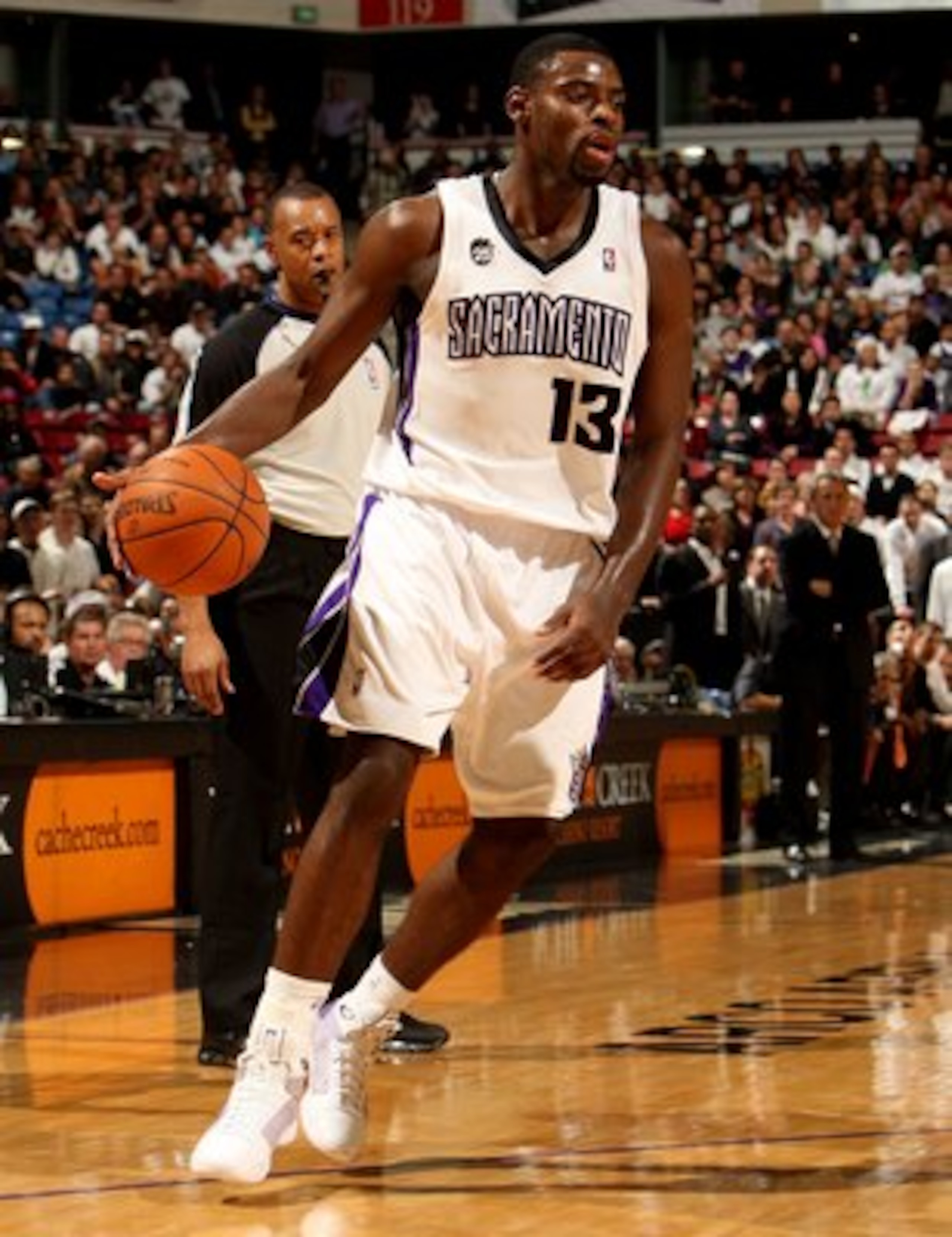 SACRAMENTO, CA - DECEMBER 23: Tyreke Evans #13 of the Sacramento in action against the Cleveland Cavaliers during an NBA game at ARCO Arena on December 23, 2009 in Sacramento, California. NOTE TO USER: User expressly acknowledges and agrees that, by dow SACRAMENTO, CA - DECEMBER 23: Tyreke Evans #13 of the Sacramento in action against the Cleveland Cavaliers during an NBA game at ARCO Arena on December 23, 2009 in Sacramento, California. NOTE TO USER: User expressly acknowledges and agrees that, by dow