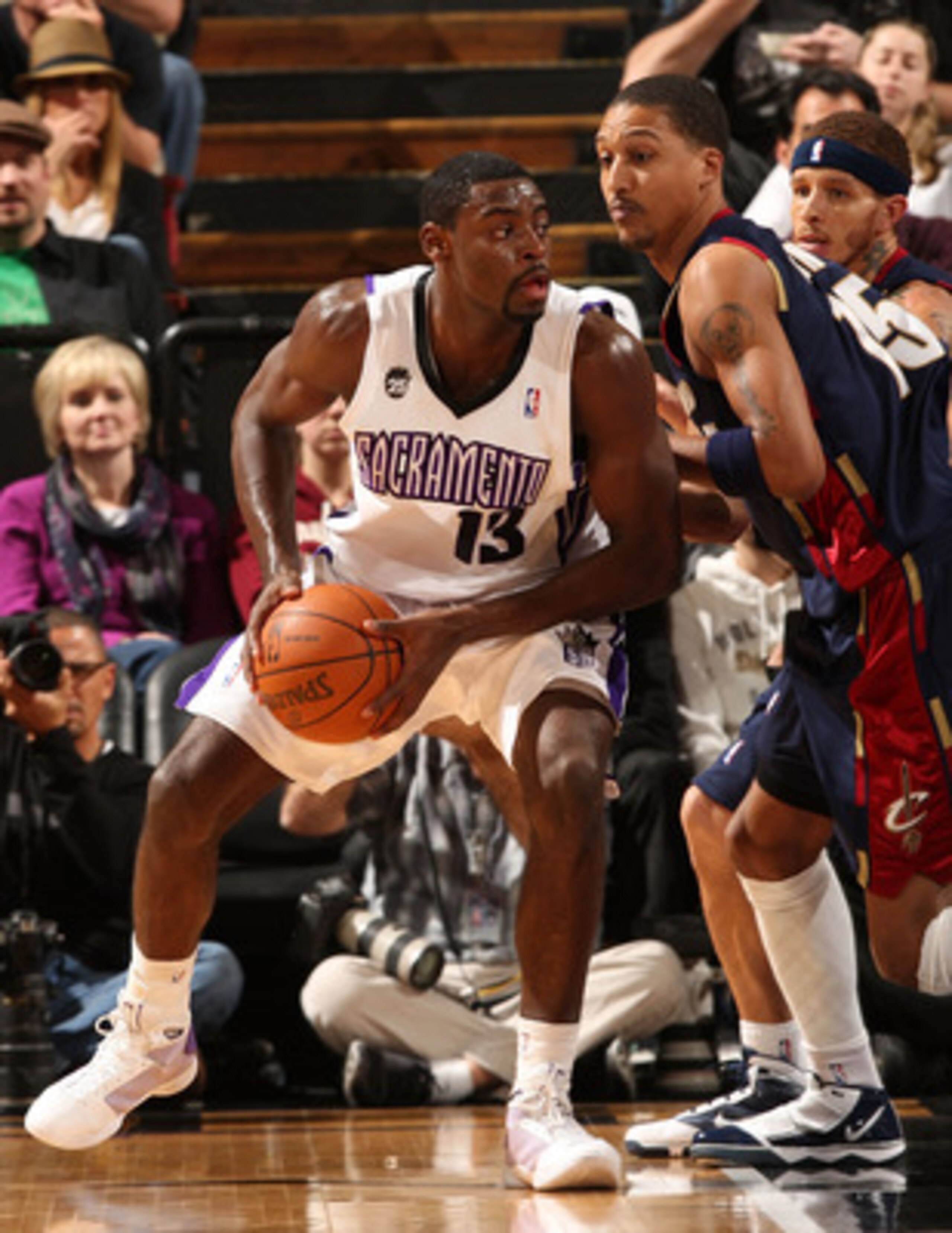 SACRAMENTO, CA - DECEMBER 23: Tyreke Evans #13 of the Sacramento Kings drives against Jamario Moon #15 of the Cleveland Cavaliers during an NBA game at ARCO Arena on December 23, 2009 in Sacramento, California. NOTE TO USER: User expressly acknowledges SACRAMENTO, CA - DECEMBER 23: Tyreke Evans #13 of the Sacramento Kings drives against Jamario Moon #15 of the Cleveland Cavaliers during an NBA game at ARCO Arena on December 23, 2009 in Sacramento, California. NOTE TO USER: User expressly acknowledges
