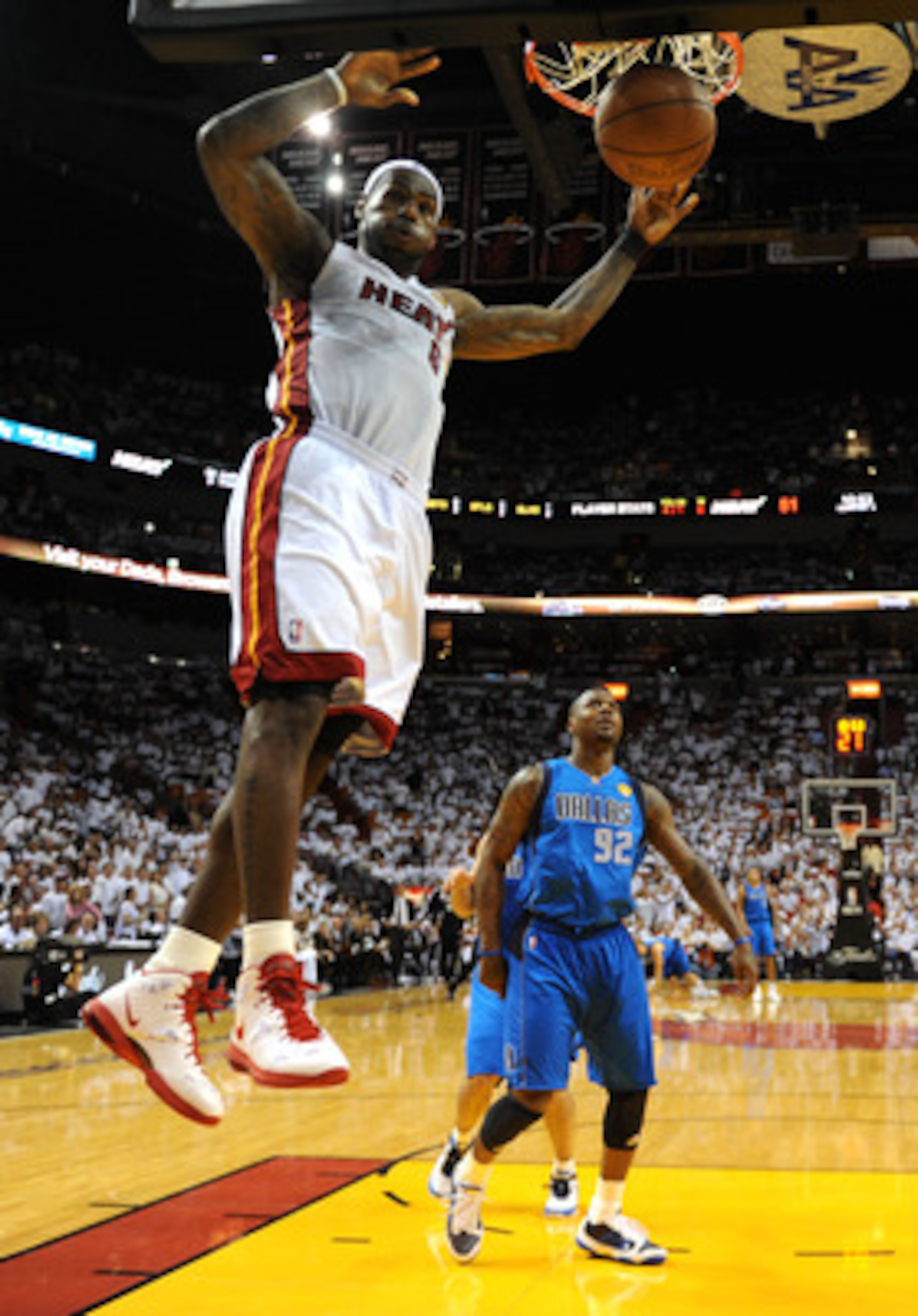 MIAMI, FL - JUNE 02:  LeBron James #6 of the Miami Heat dunks against DeShawn Stevenson #92 of the Dallas Mavericks in Game Two of the 2011 NBA Finals at American Airlines Arena on June 2, 2011 in Miami, Florida. The Mavericks won 95-93. NOTE TO USER: Use
