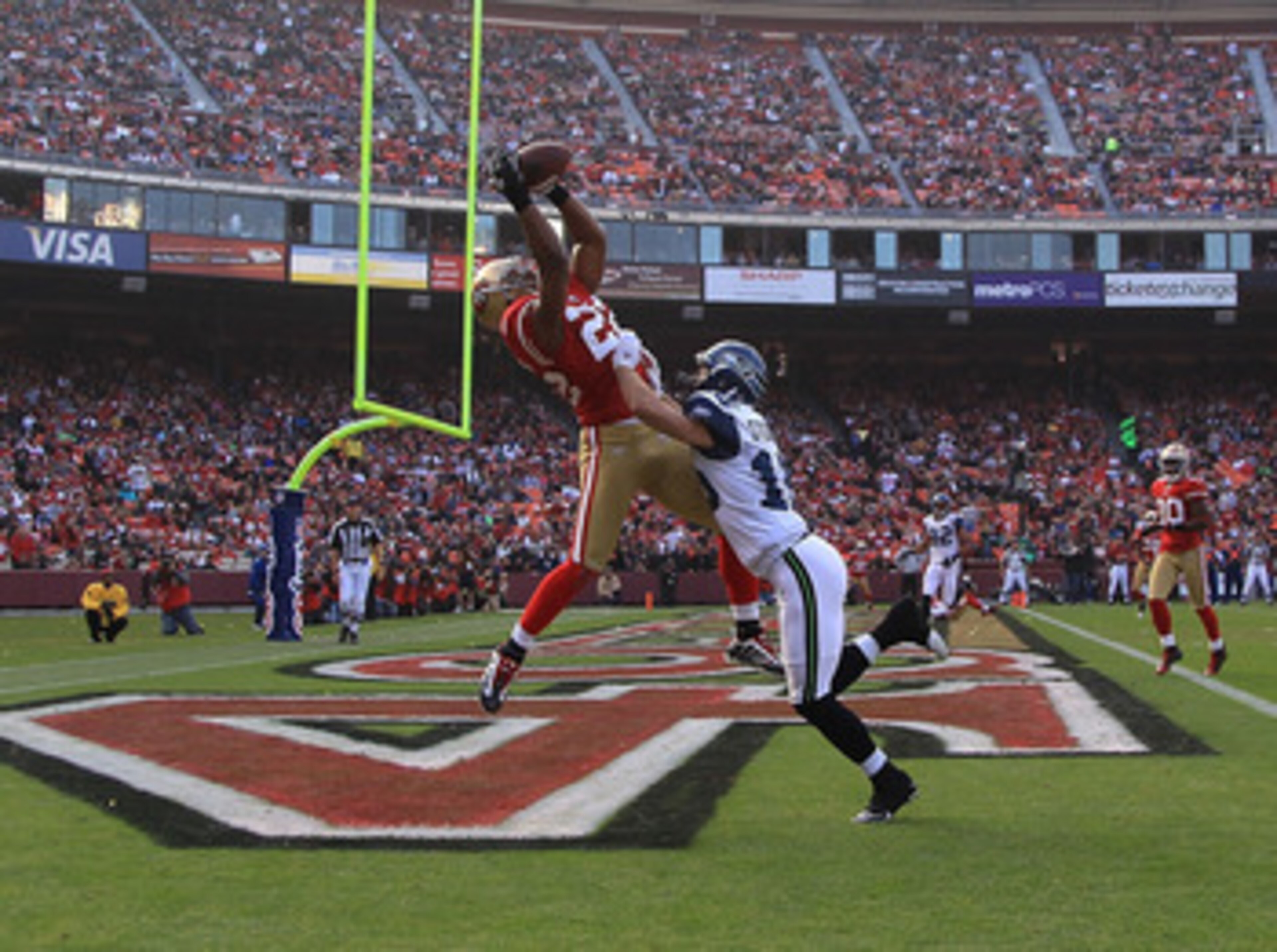 SAN FRANCISCO - DECEMBER 12:    Nate Clements #22 of the San Francisco 49ers intercepts a ball in the endzone against the Seattle Seahawks during an NFL game at Candlestick Park on December 12, 2010 in San Francisco, California.  (Photo by Jed Jacobsohn/G