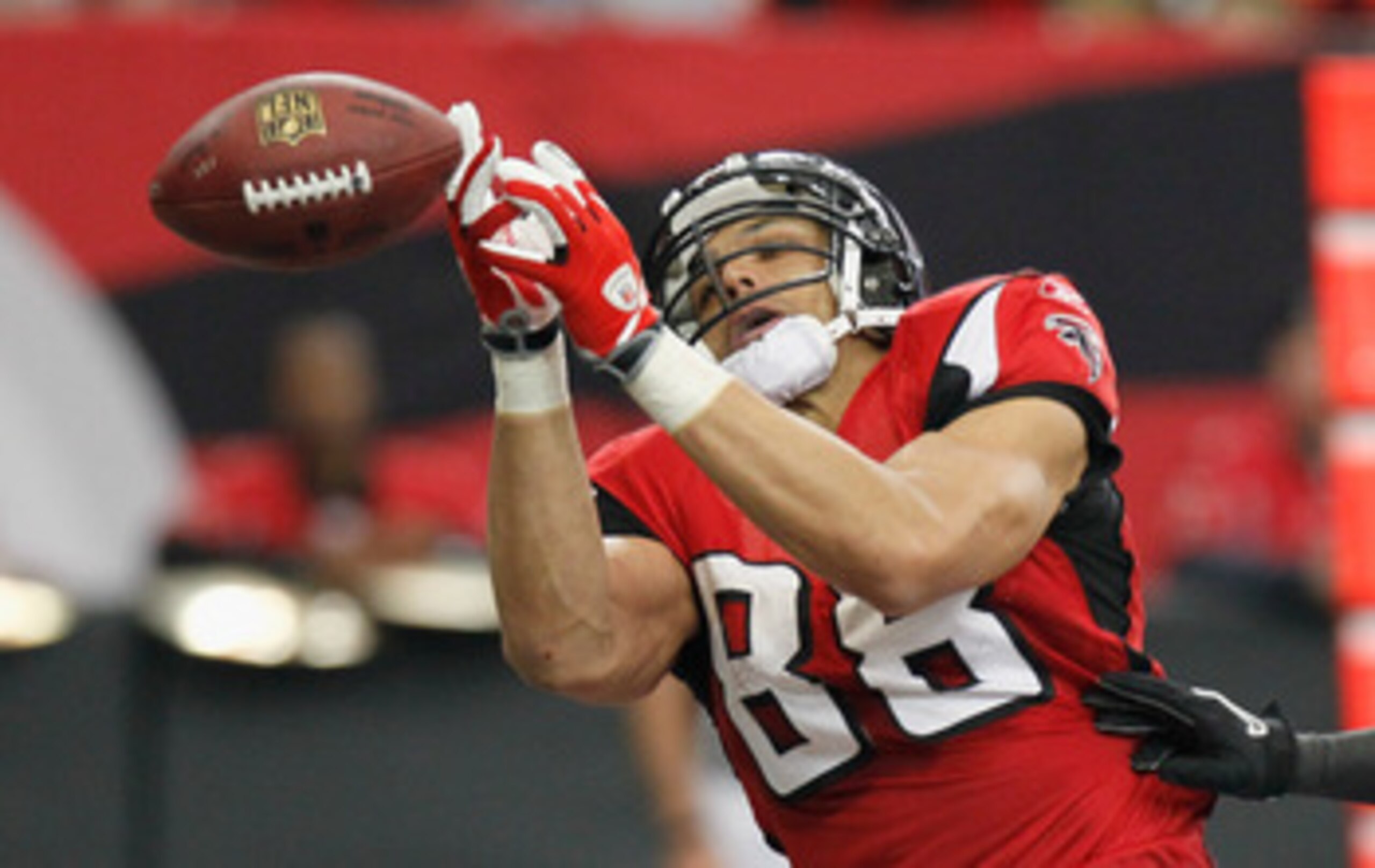 ATLANTA, GA - JANUARY 02:  Tony Gonzalez #88 of the Atlanta Falcons against the Carolina Panthers at Georgia Dome on January 2, 2011 in Atlanta, Georgia.  (Photo by Kevin C. Cox/Getty Images)