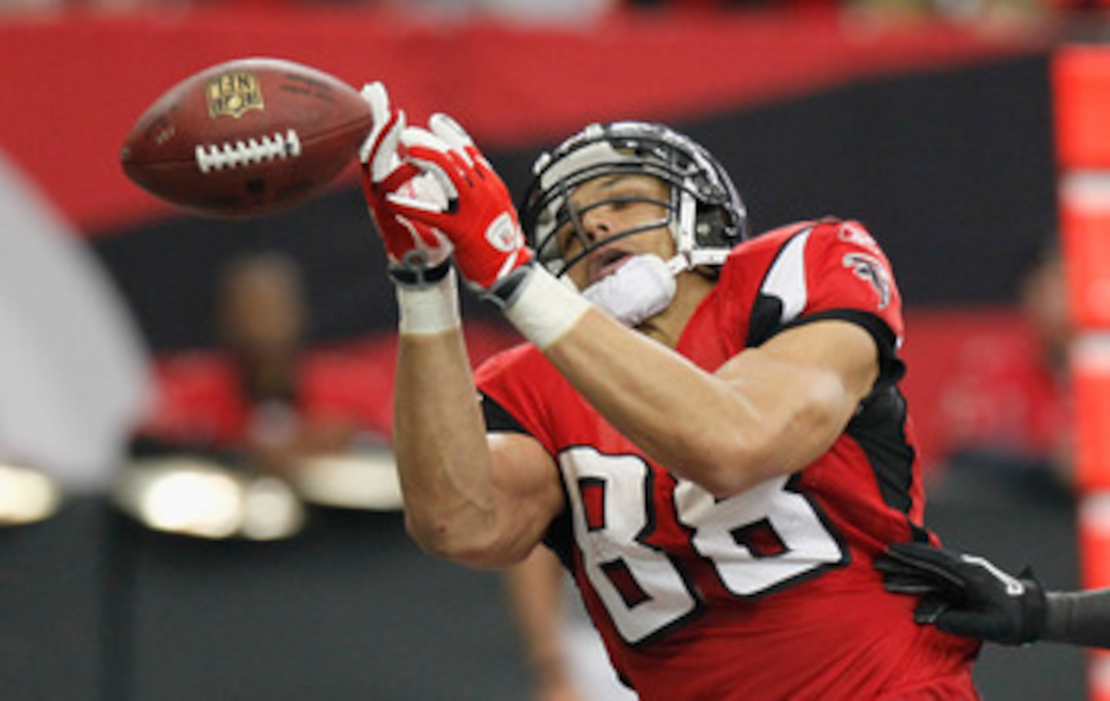 ATLANTA, GA - JANUARY 02:  Tony Gonzalez #88 of the Atlanta Falcons against the Carolina Panthers at Georgia Dome on January 2, 2011 in Atlanta, Georgia.  (Photo by Kevin C. Cox/Getty Images)
