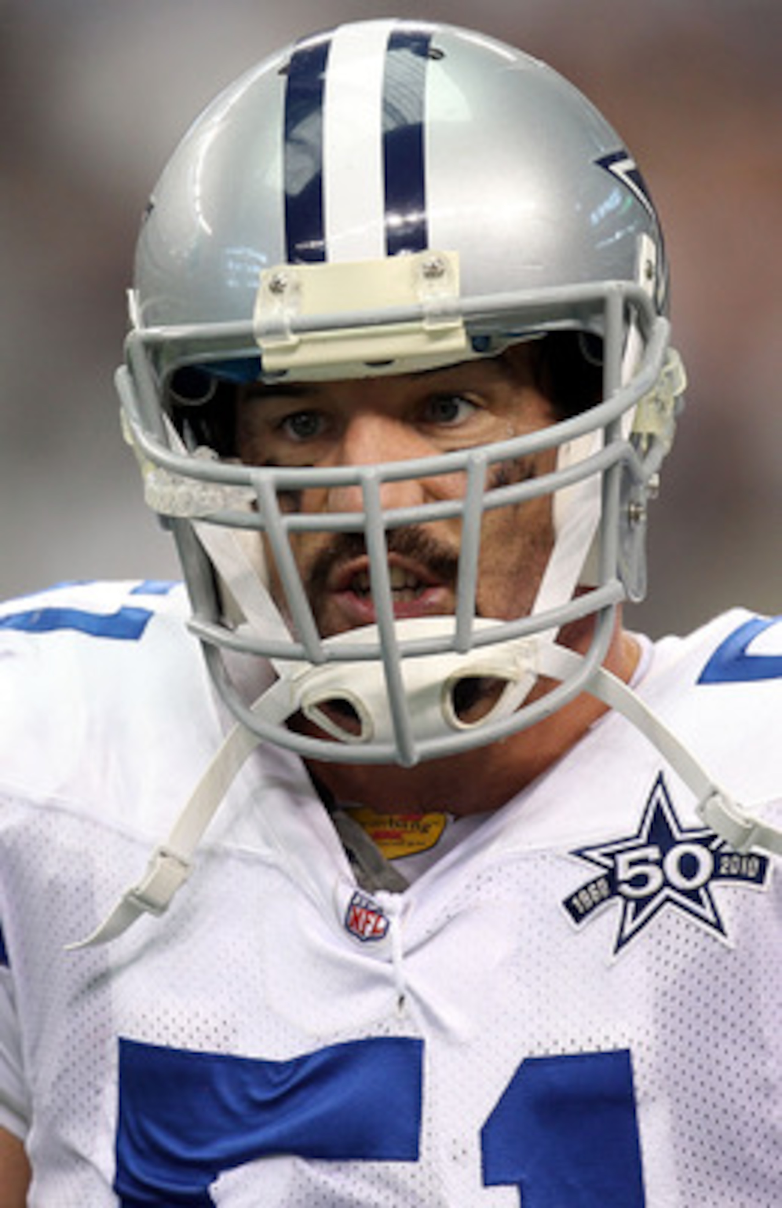 ARLINGTON, TX - SEPTEMBER 19:  Linebacker Keith Brooking #51 of the Dallas Cowboys at Cowboys Stadium on September 19, 2010 in Arlington, Texas.  (Photo by Ronald Martinez/Getty Images)