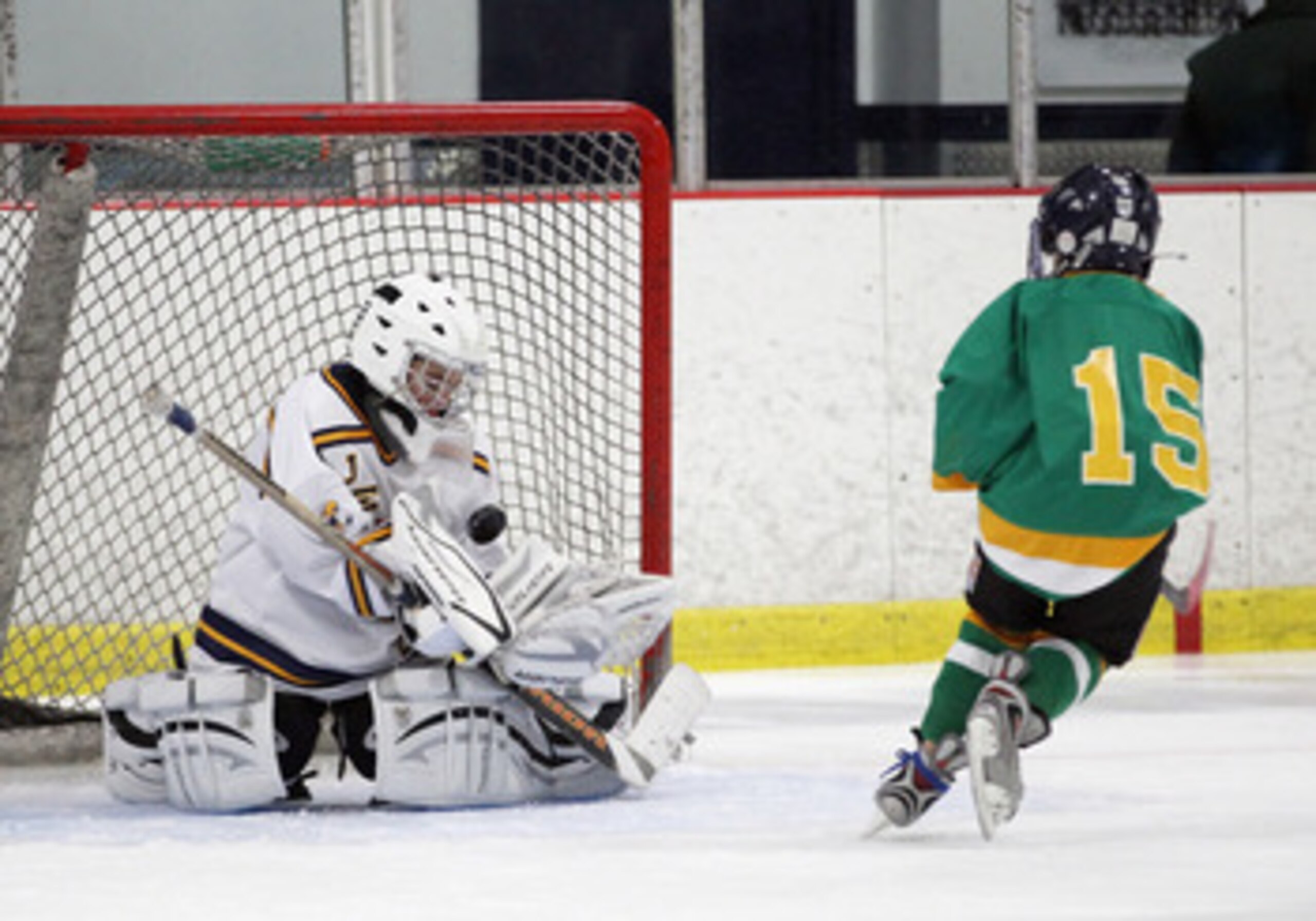 SYOSSET, NY - OCTOBER 31:  Middle school players compete as Bethpage skates against Jericho at Iceworks on October 31, 2010 in Syosset, New York.  (Photo by Bruce Bennett/Getty Images)