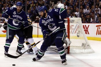 VANCOUVER, BC - JUNE 01:  Ryan Kesler #17 of the Vancouver Canucks skates with the puck against the Boston Bruins during game one of the 2011 NHL Stanley Cup Finals at Rogers Arena on June 1, 2011 in Vancouver, Canada.  (Photo by Bruce Bennett/Getty Image