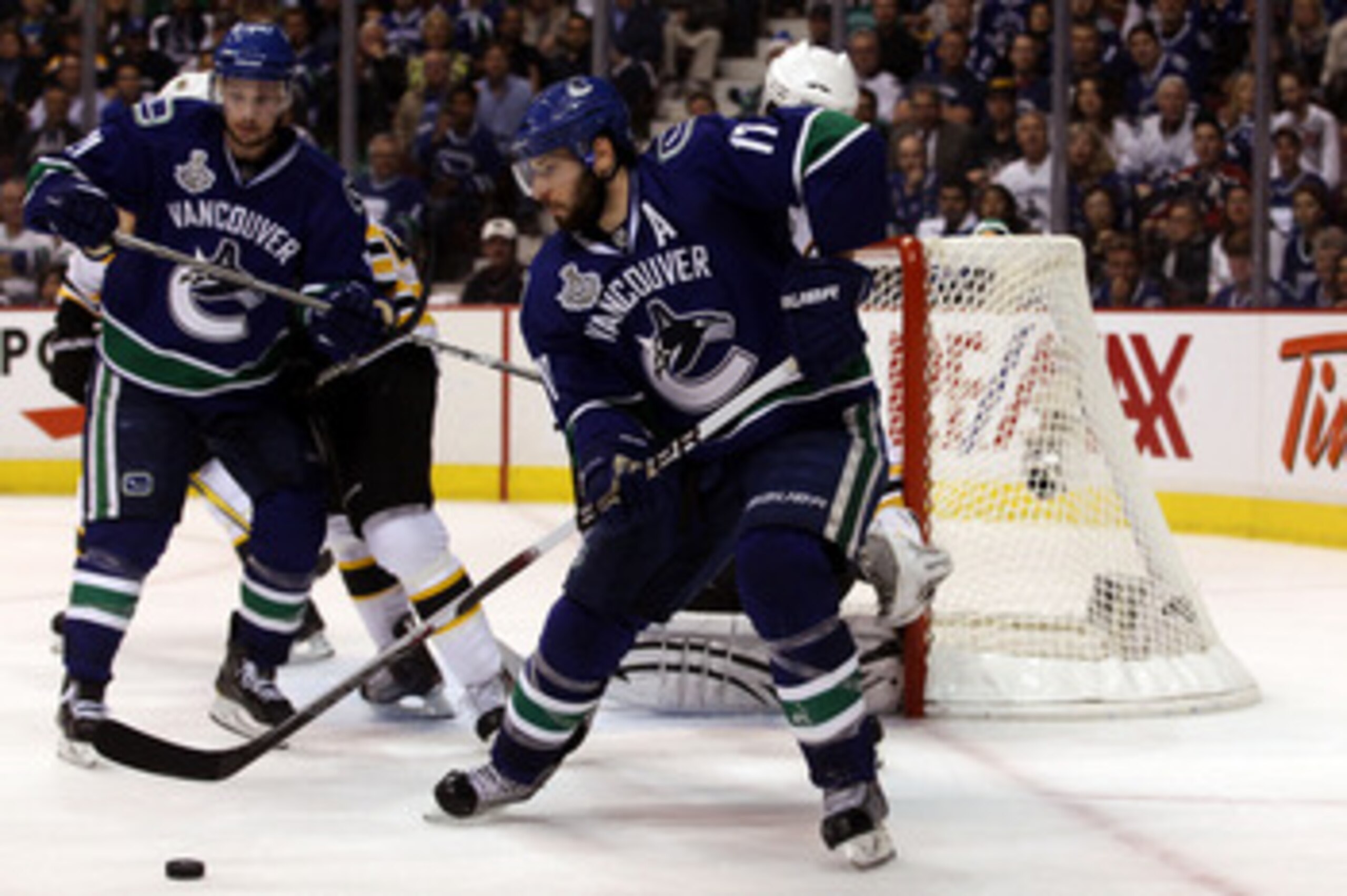 VANCOUVER, BC - JUNE 01:  Ryan Kesler #17 of the Vancouver Canucks skates with the puck against the Boston Bruins during game one of the 2011 NHL Stanley Cup Finals at Rogers Arena on June 1, 2011 in Vancouver, Canada.  (Photo by Bruce Bennett/Getty Image