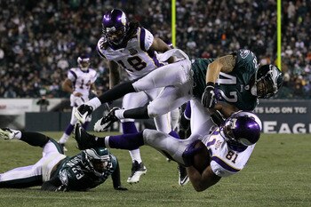 PHILADELPHIA, PA - DECEMBER 28: Kurt Coleman #42 of the Philadelphia Eagles tackles Visanthe Shiancoe #81 of the Minnesota Vikings at Lincoln Financial Field on December 28, 2010 in Philadelphia, Pennsylvania. (Photo by Jim McIsaac/Getty Images)
