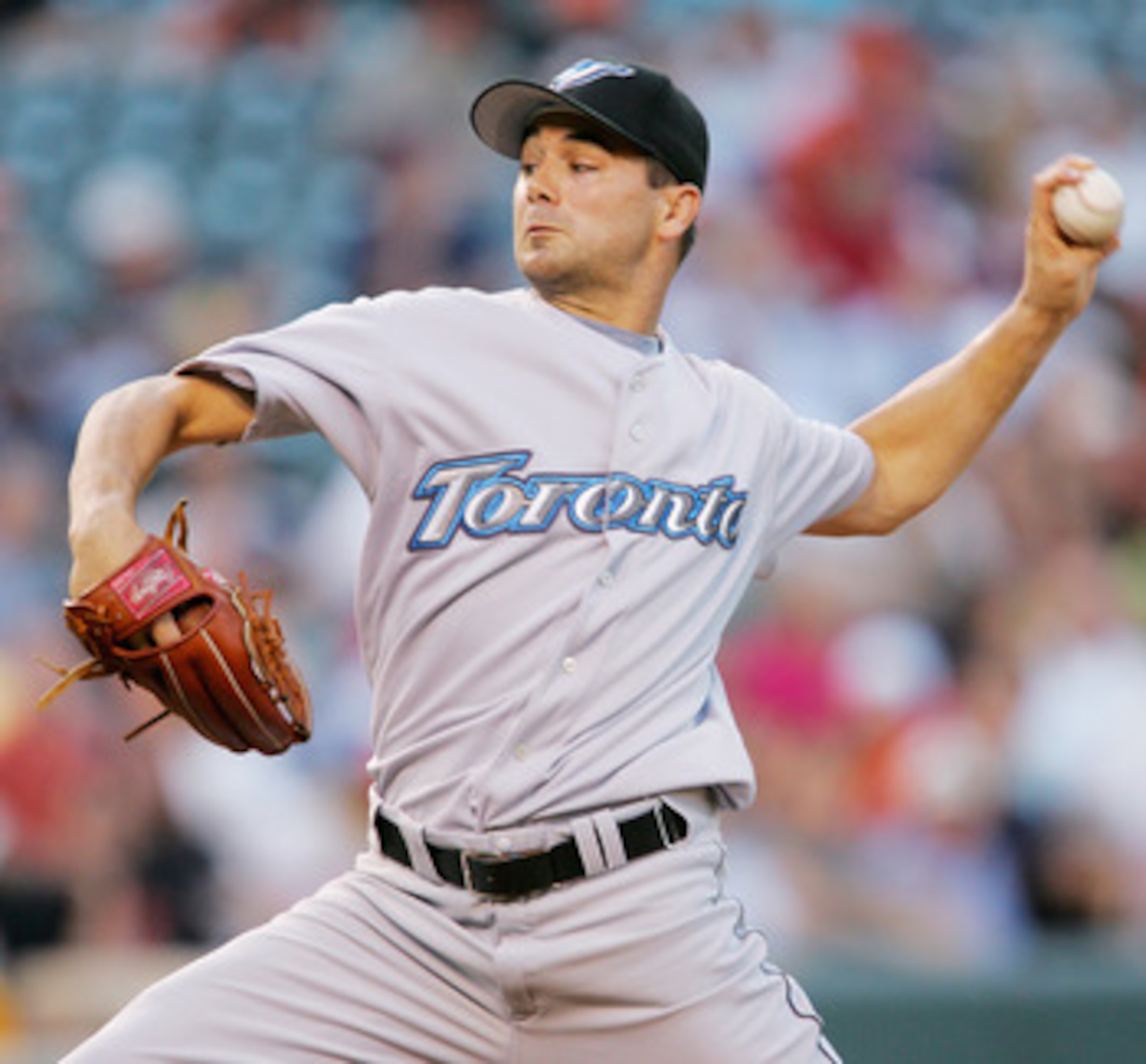 BALTIMORE - JUNE 5:  Ted Lilly #31 of the Toronto Blue Jays pitches against the Baltimore Orioles at Oriole Park at Camden Yards on June 5, 2006 in Baltimore, Maryland. The Orioles defeated the Blue Jays 4-0.  (Photo by Jamie Squire/Getty Images)