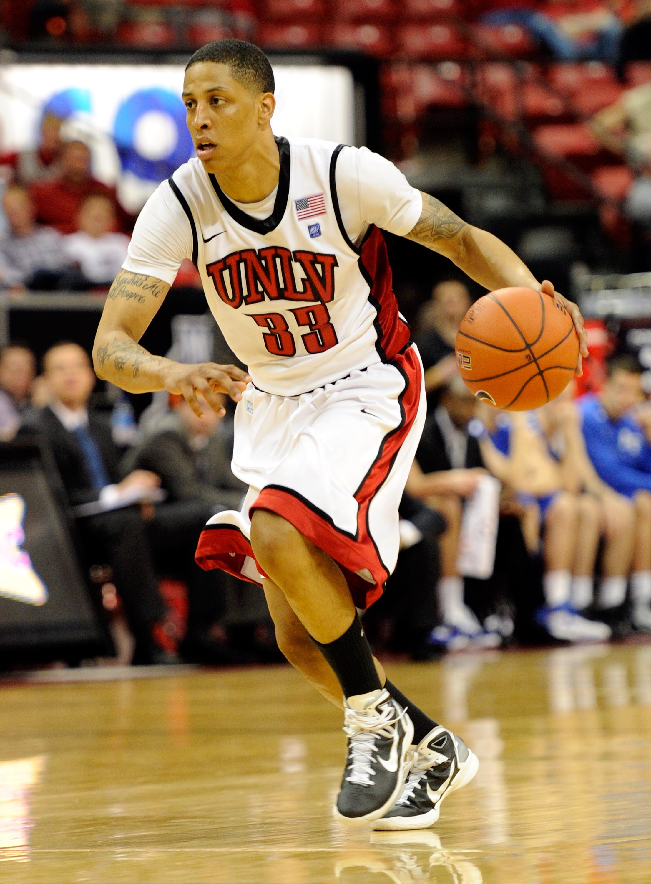 LAS VEGAS, NV - MARCH 10:  Tre'Von Willis #33 of the UNLV Rebels brings the ball up the court against the Air Force Falcons during a quarterfinal game of the Conoco Mountain West Conference Basketball tournament at the Thomas & Mack Center March 10, 2011