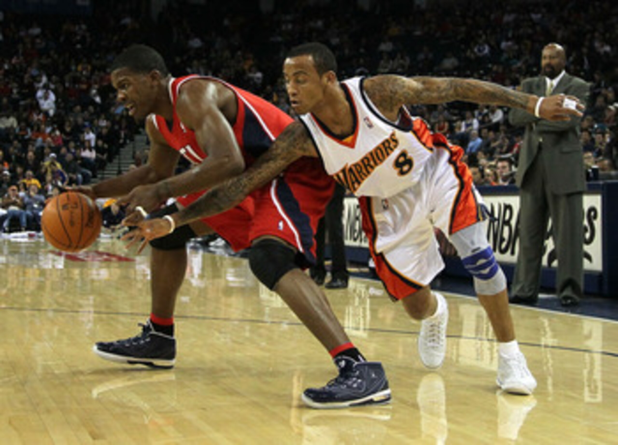 OAKLAND, CA - FEBRUARY 21: Joe Johnson #2 of the Atlanta Hawks battles for the ball with Monta Ellis #8 of the Golden State Warriors during an NBA game at Oracle Arena at Oracle Arena on February 21, 2010 in Oakland, California.  NOTE TO USER: User expres