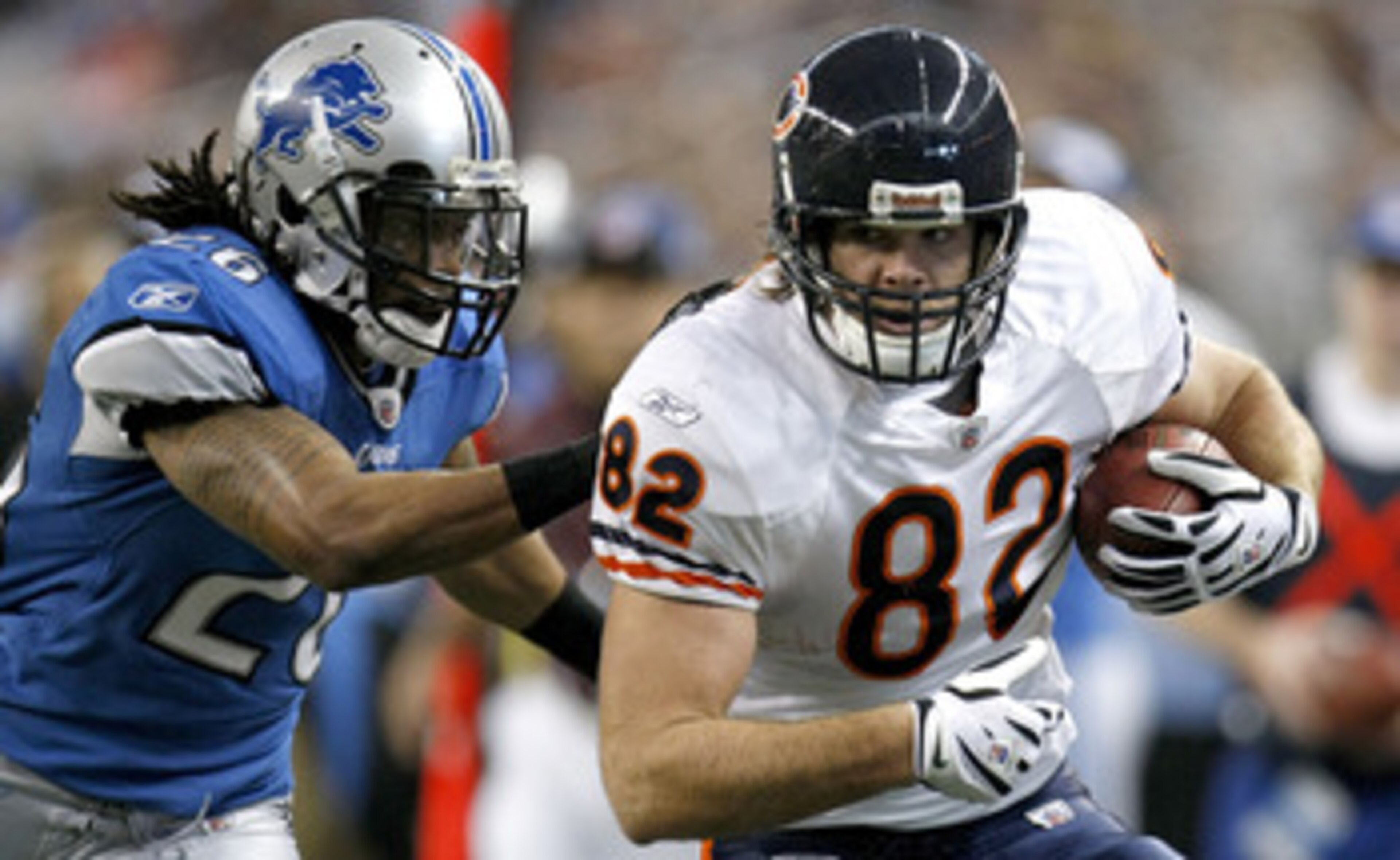 DETROIT - JANUARY 03: Greg Olson #82 of the Chicago Bears tries to get around Louis Delmas #26 of the Detroit Lions after a second quarter catch on January 3, 2010 at Ford Field in Detroit, Michigan.  (Photo by Gregory Shamus/Getty Images)