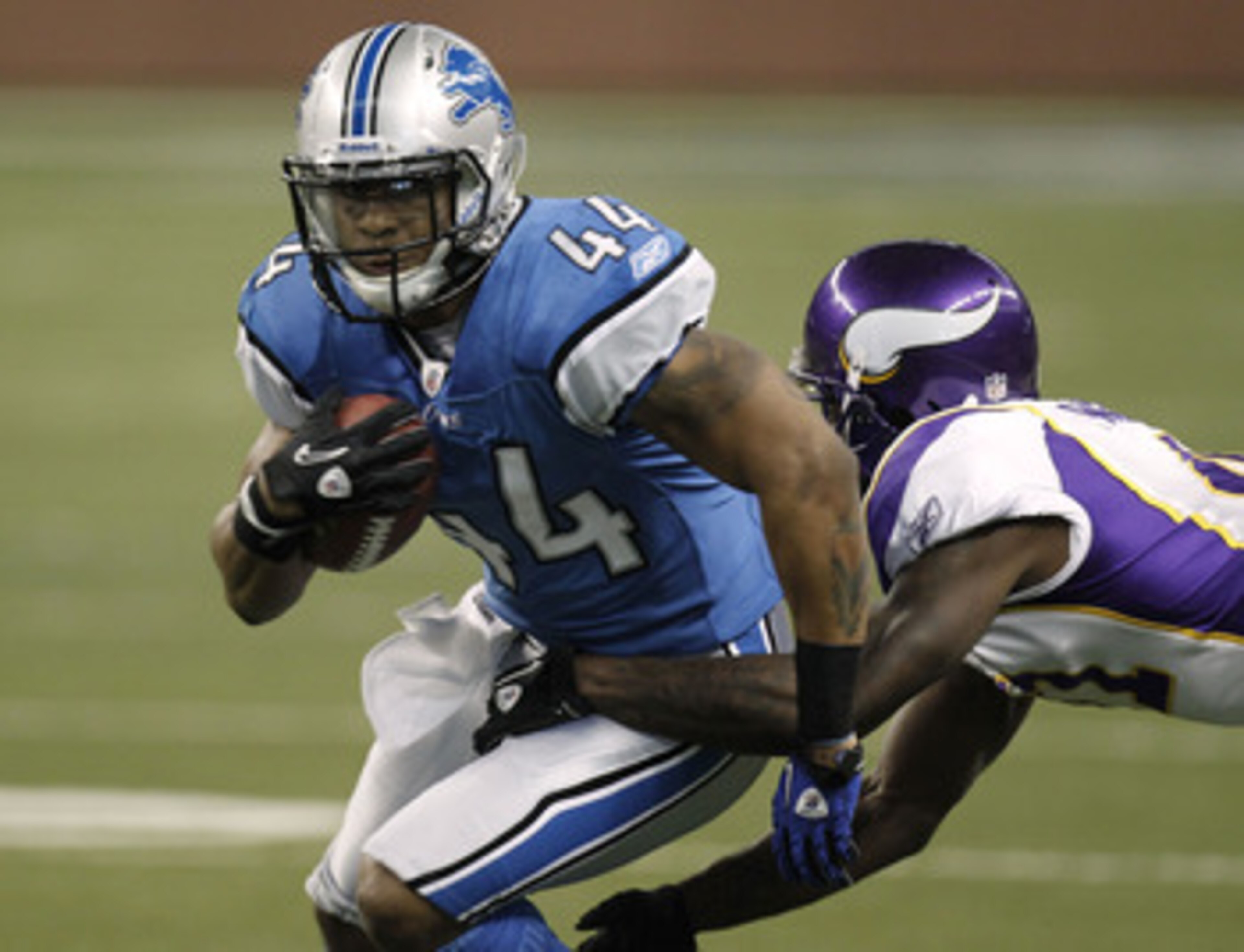DETROIT, MI - JANUARY 02:  Jahvid Best #44 of the Detroit Lions tries to get around the tackle of Frank Walker #41 of the Minnesota Vikings at Ford Field on January 2, 2011 in Detroit, Michigan.  (Photo by Gregory Shamus/Getty Images)