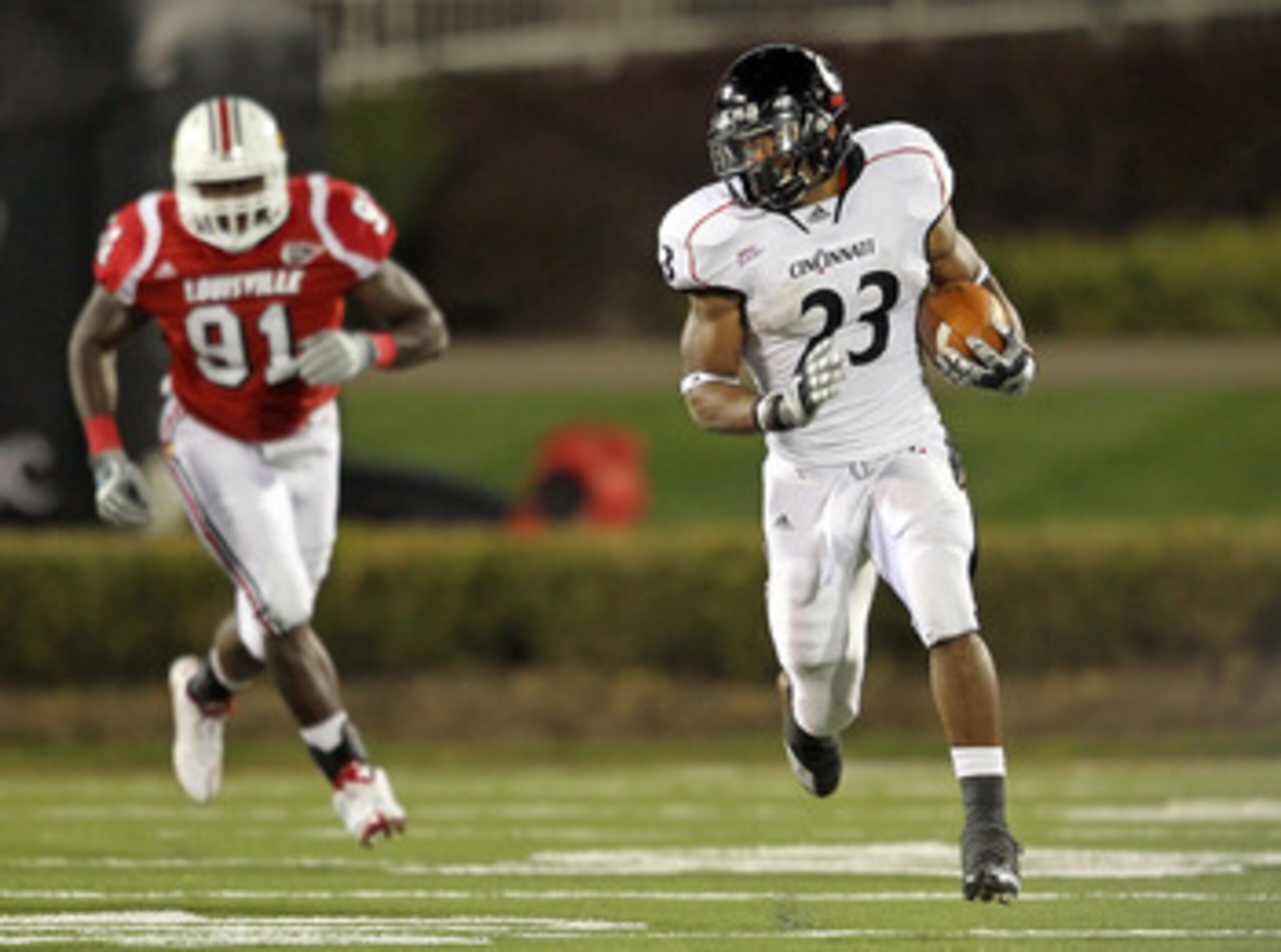 LOUISVILLE, KY - OCTOBER 15: Isaiah Pead #23 of the Cincinnati Bearcats runs with the ball during the Big East Conference game against the Louisville Cardinals at Papa John's Cardinal Stadium on October 15, 2010 in Louisville, Kentucky. (Photo by Andy L LOUISVILLE, KY - OCTOBER 15: Isaiah Pead #23 of the Cincinnati Bearcats runs with the ball during the Big East Conference game against the Louisville Cardinals at Papa John's Cardinal Stadium on October 15, 2010 in Louisville, Kentucky. (Photo by Andy L